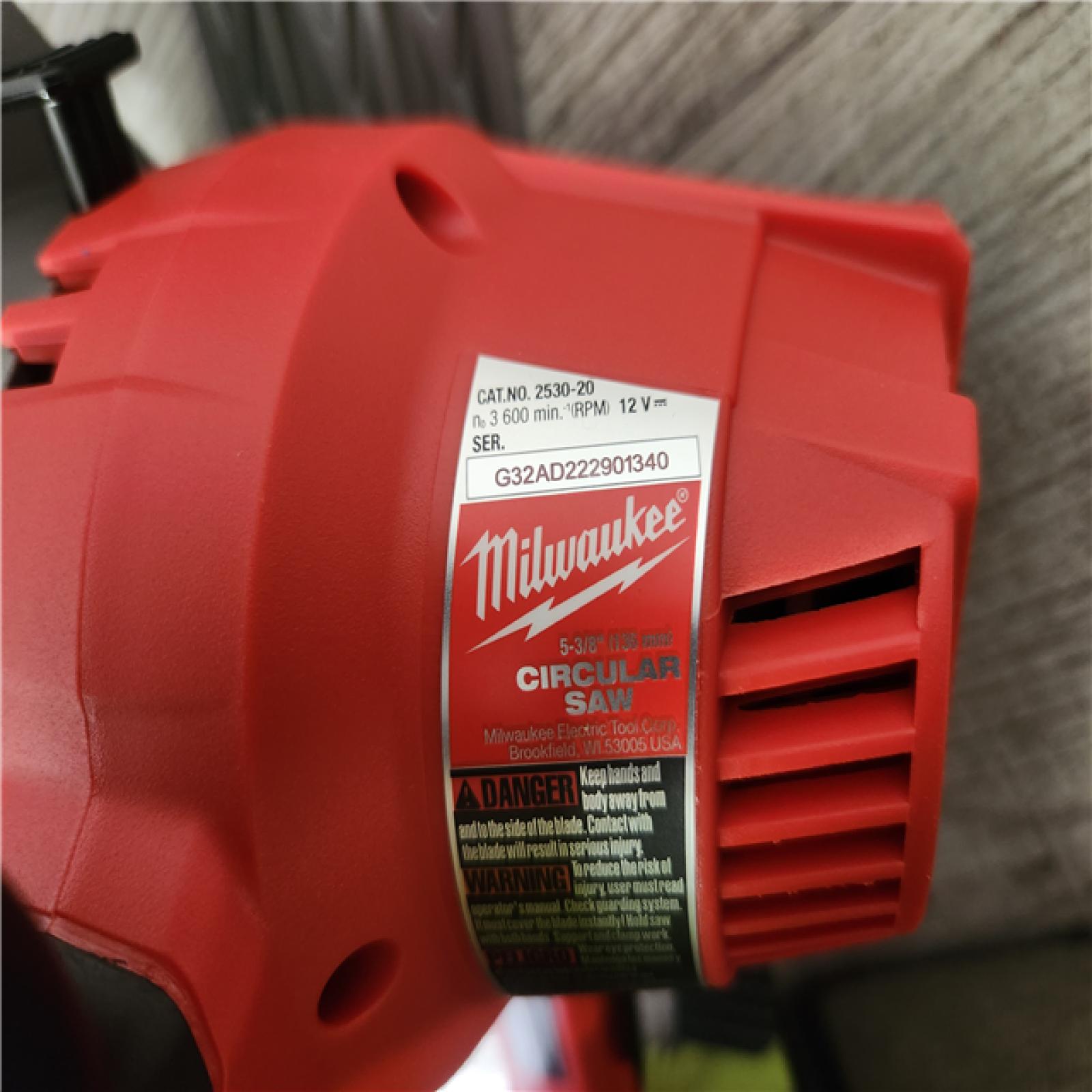 Phoenix Location Milwaukee M12 FUEL 12V Lithium-Ion Brushless 5-3/8 in. Cordless Circular Saw (Tool-Only)