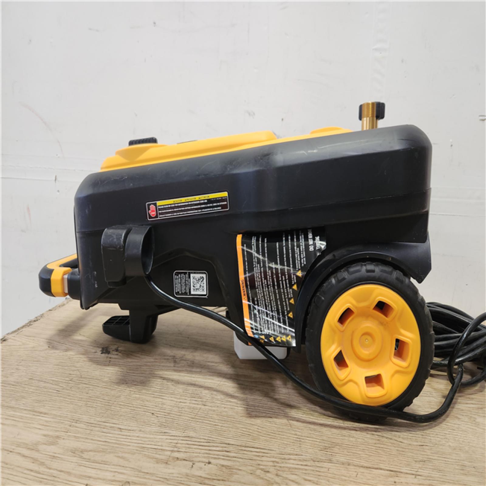 Phoenix Location DEWALT 2800 PSI 1.0 GPM Cold Water Electric Pressure Washer w/ Axial Pump