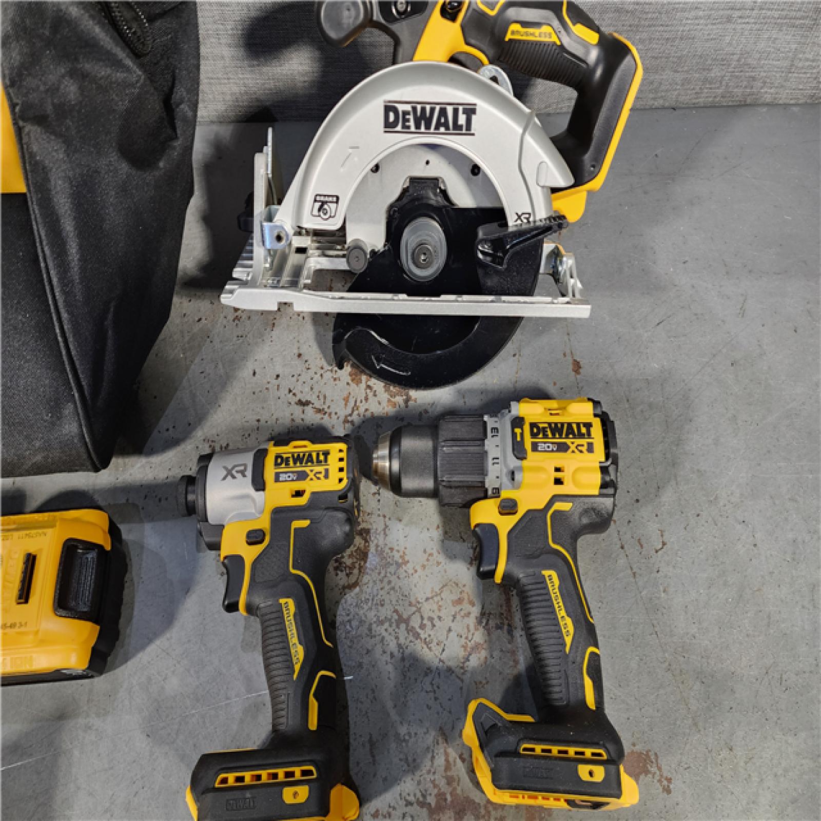 HOUSTON LOCATION - AS-IS DEWALT 20V 6-TOOL COMBO KIT