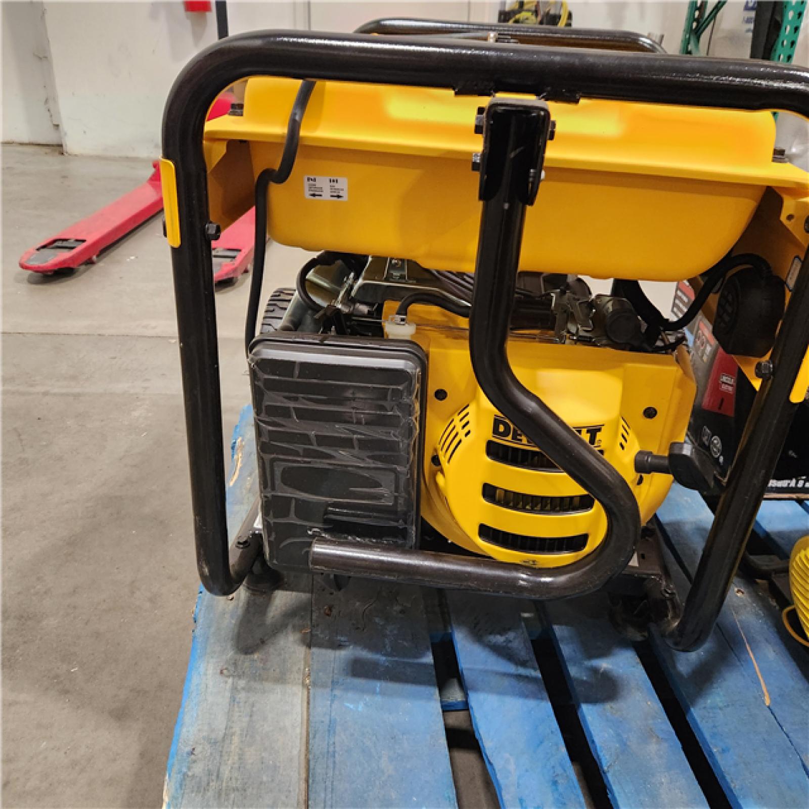 Dallas Location - As-Is Dewalt DXGNR6500 6500 Watt 389cc Portable Gas Generator