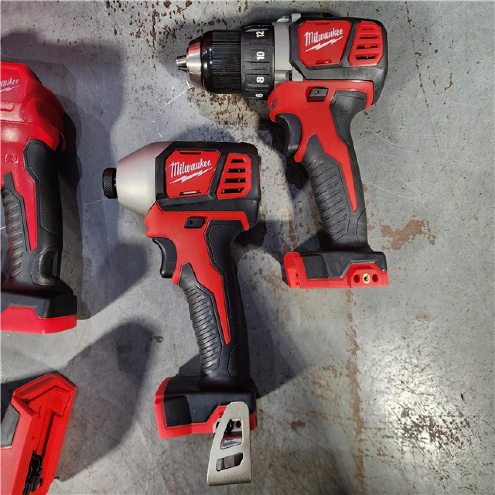 HOUSTON LOCATION - AS-IS (APPEARS LIKE NEW) M18 18V Lithium-Ion Cordless Combo Kit (5-Tool) with (2) Batteries, Charger and Tool Bag