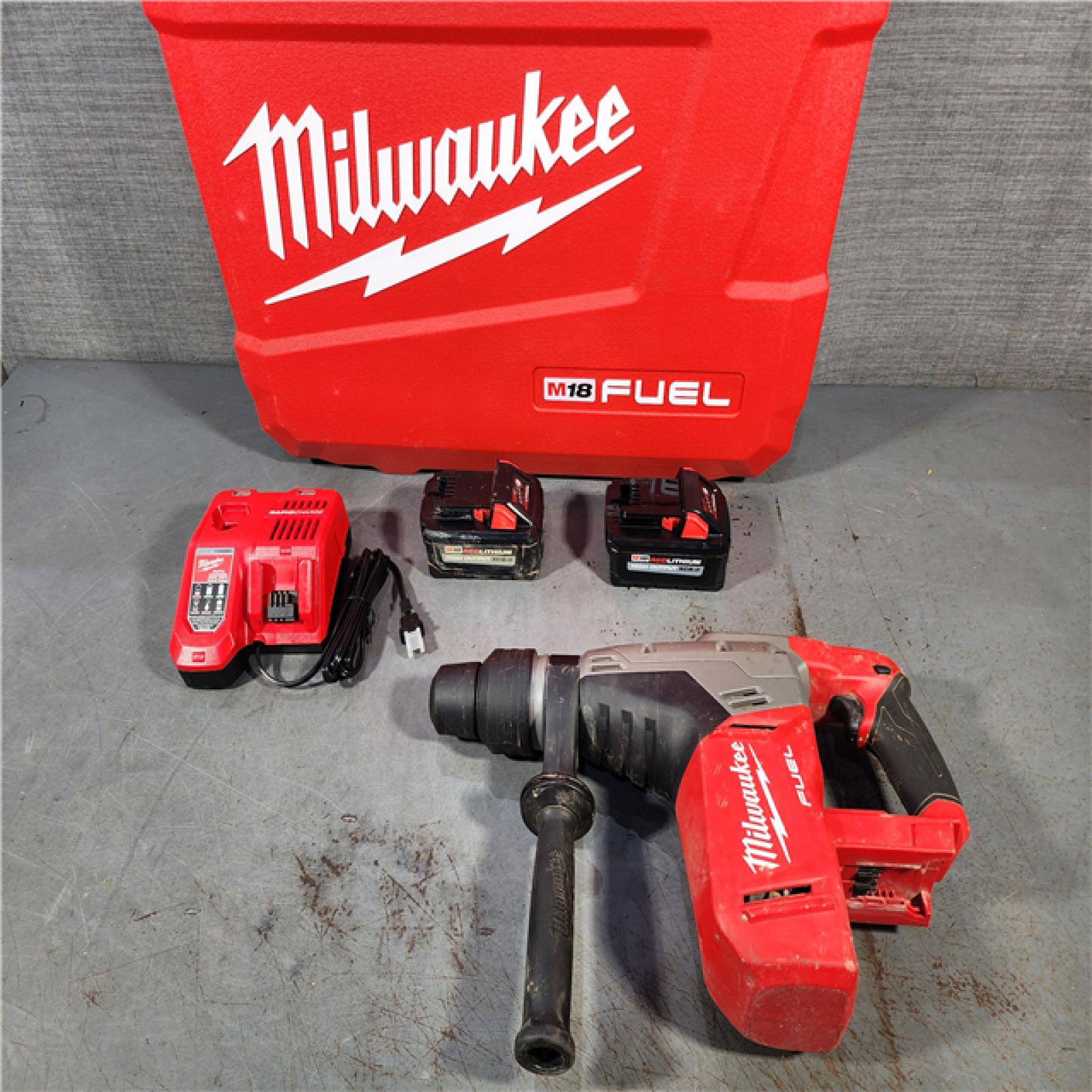 HOUSTON LOCATION - AS-IS Milwaukee 2717-22HD 18V Cordless 1 9/16  SDS Max Rotary Hammer Kit