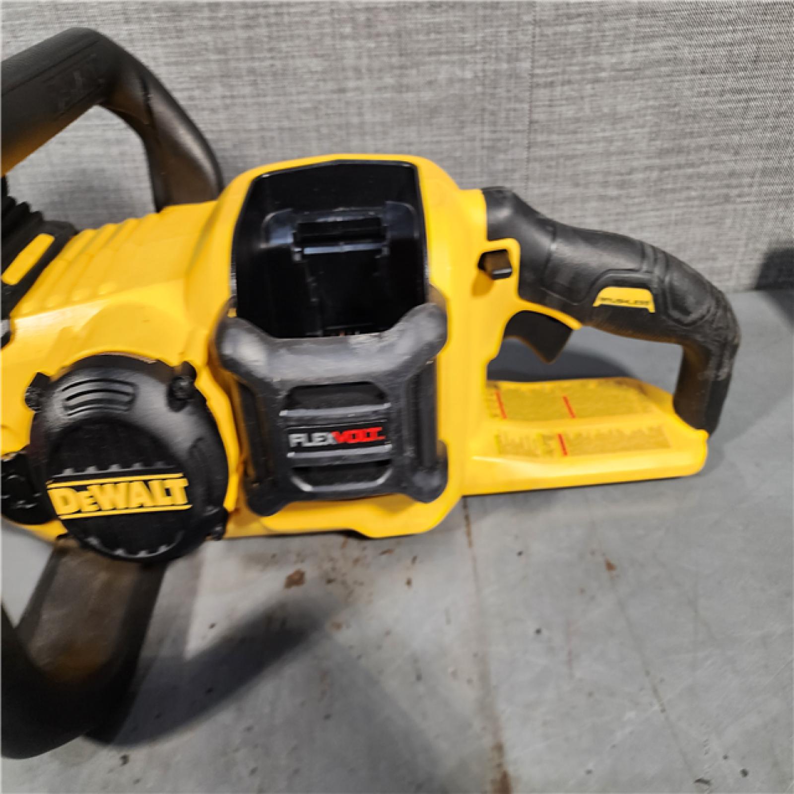 HOUSTON LOCATION - AS-IS DEWALT  FLEXVOLT 60V MAX 16in. Brushless Cordless Battery Powered Chainsaw Kit with (1) FLEXVOLT 2 Ah Battery & Charger