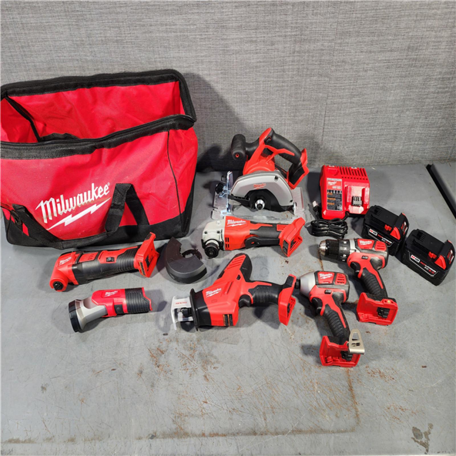 HOUSTON LOCATION - AS-IS MILWAUKEE 7 TOOL COMBO KIT W/ (2) 5.0 AH BATTERY, (2) CARRYING BAG & CHARGER