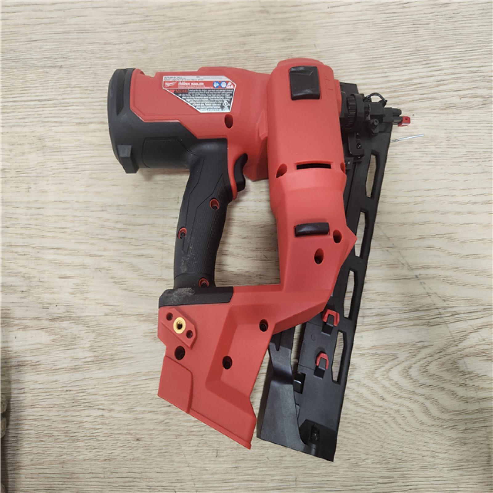 Phoenix Location Milwaukee M18 FUEL 18-Volt Lithium-Ion Brushless Cordless Gen II 16-Gauge Angled Finish Nailer (Tool-Only)