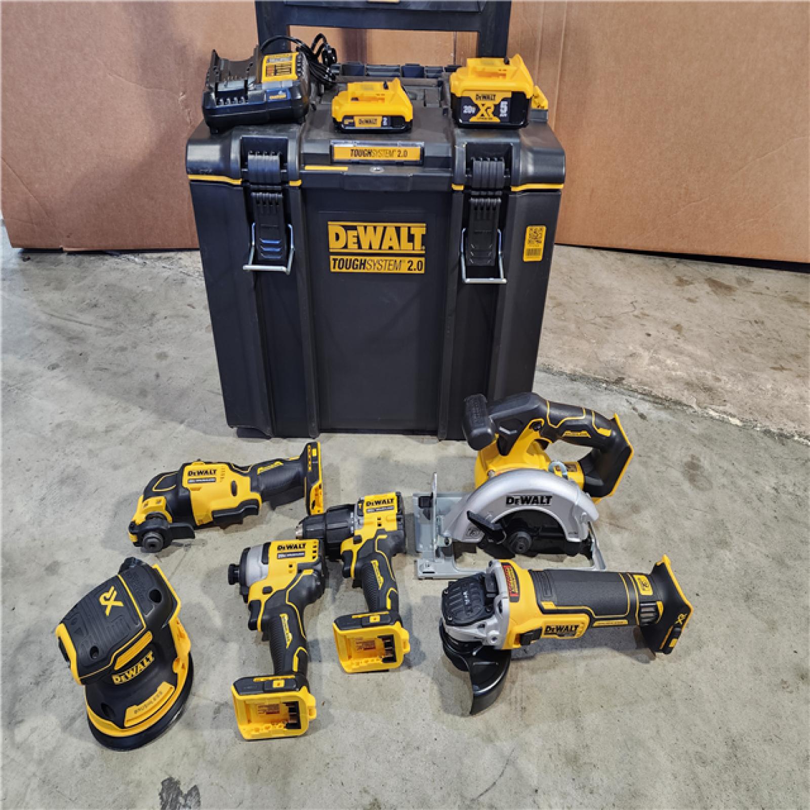 HOUSTON LOCATION - AS-IS (APPEARS LIKE NEW) Dewalt 20-Volt MAX ToughSystem Lithium-Ion 6-Tool Cordless Combo Kit