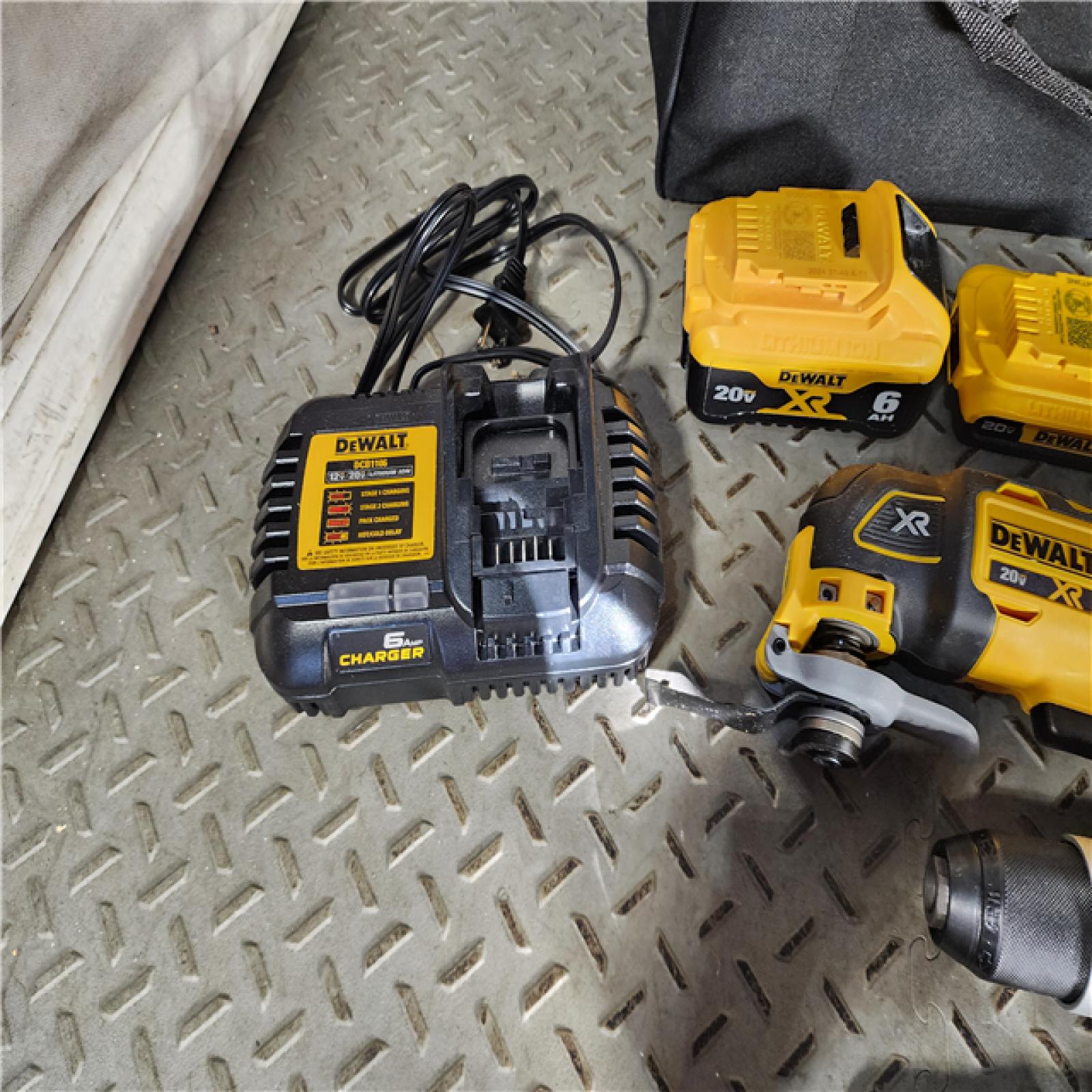 HOUSTON LOCATION - AS-IS DEWALT XR 3 TOOL COMBO KIT