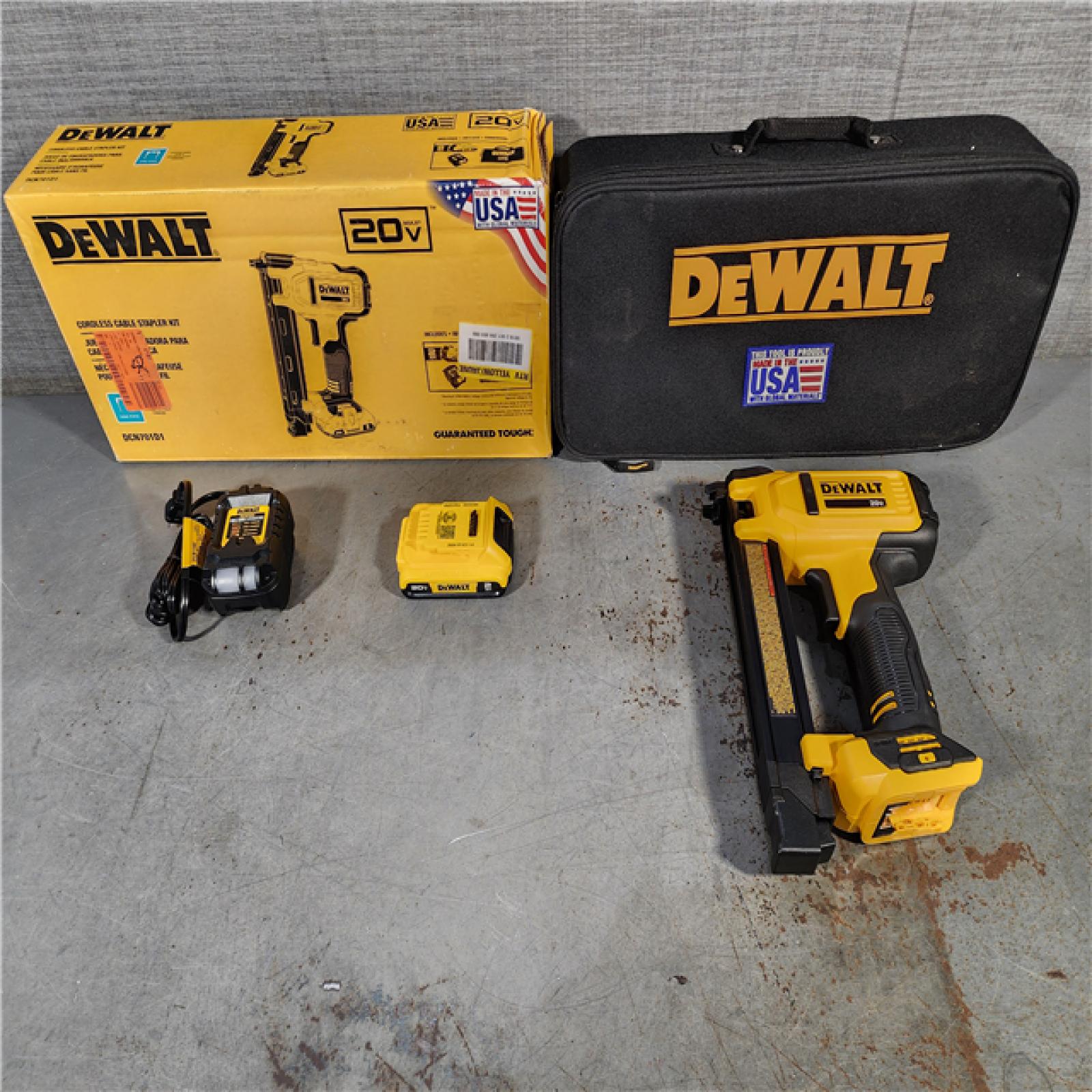 HOUSTON LOCATION - AS-IS (APPEARS LIKE NEW) Dewalt 20-Volt MAX Cordless Cable Stapler Kit