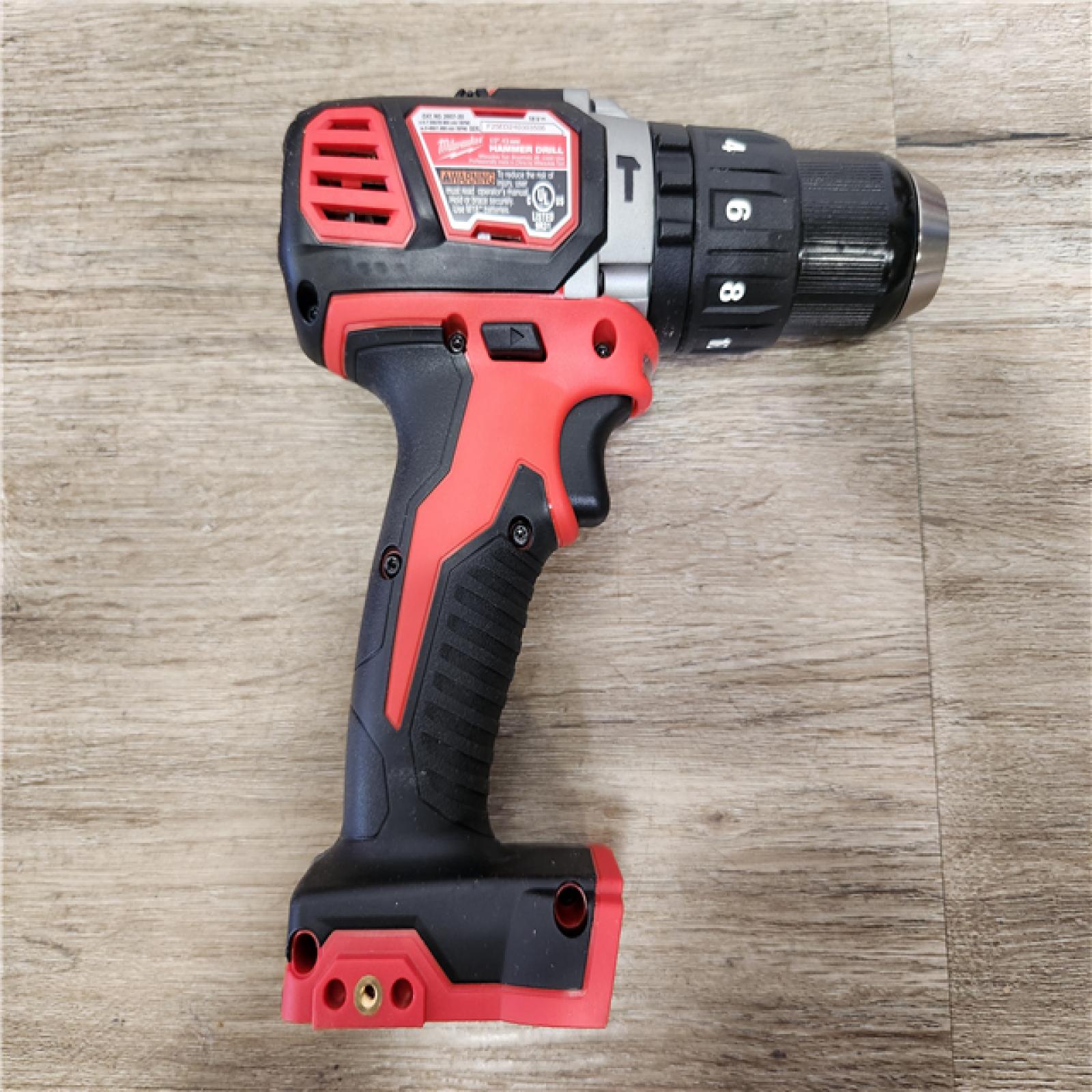 Phoenix Location NEW Milwaukee M18 18V Lithium-Ion Cordless Combo Kit (8-Tool) with (1) Battery, Charger and (1) Tool Bags