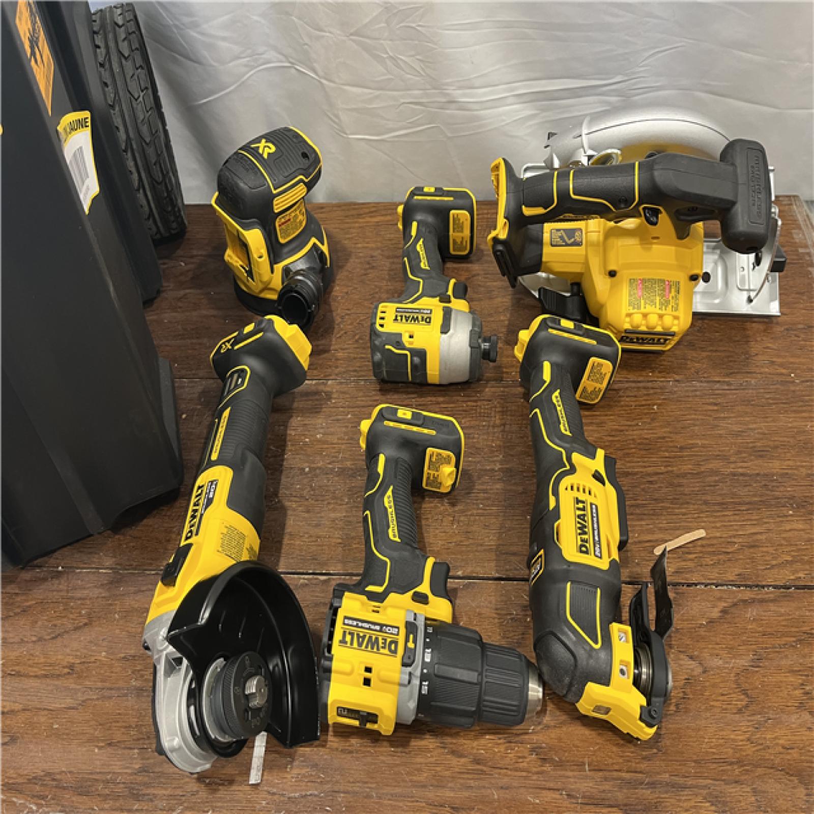 AS-ISDewalt 20-Volt MAX ToughSystem Lithium-Ion 6-Tool Cordless Combo Kit