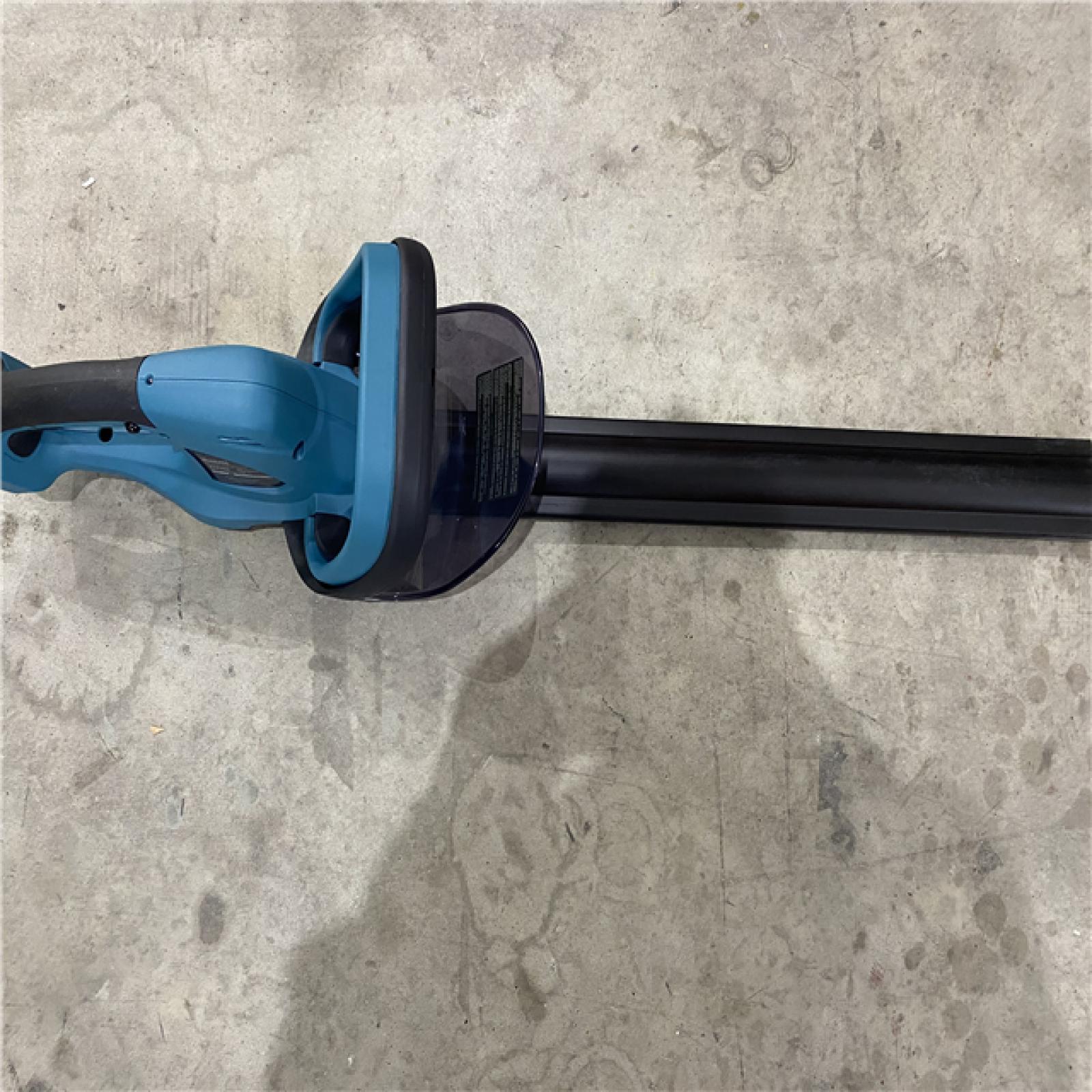 Houston location AS-IS Makita XHU02Z 18V LXT? Lithium-Ion Cordless 22  Hedge Trimmer  Tool Only