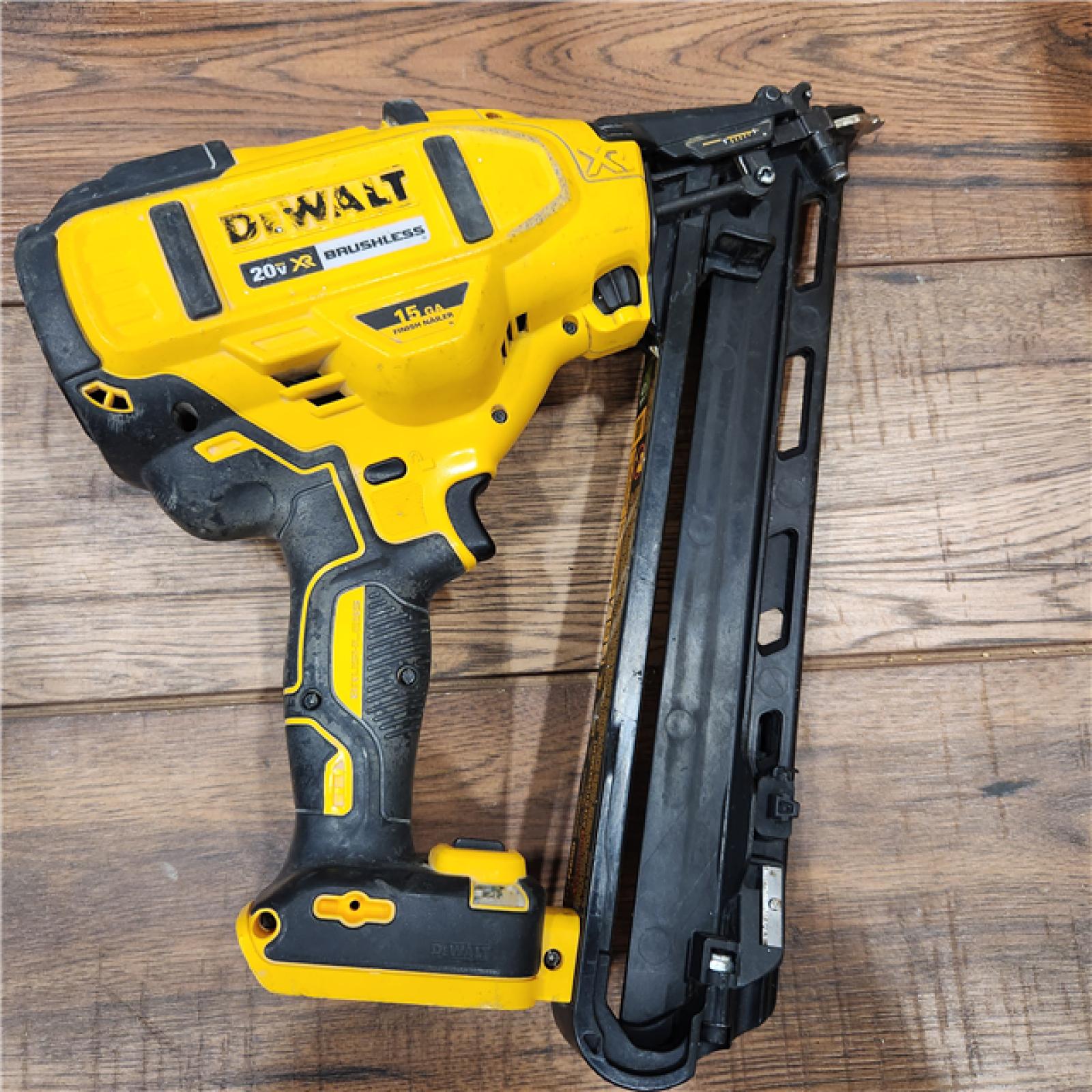 AS-IS DEWALT 20V MAX XR 15 Ga. Cordless 34 Deg Nailer 20 V