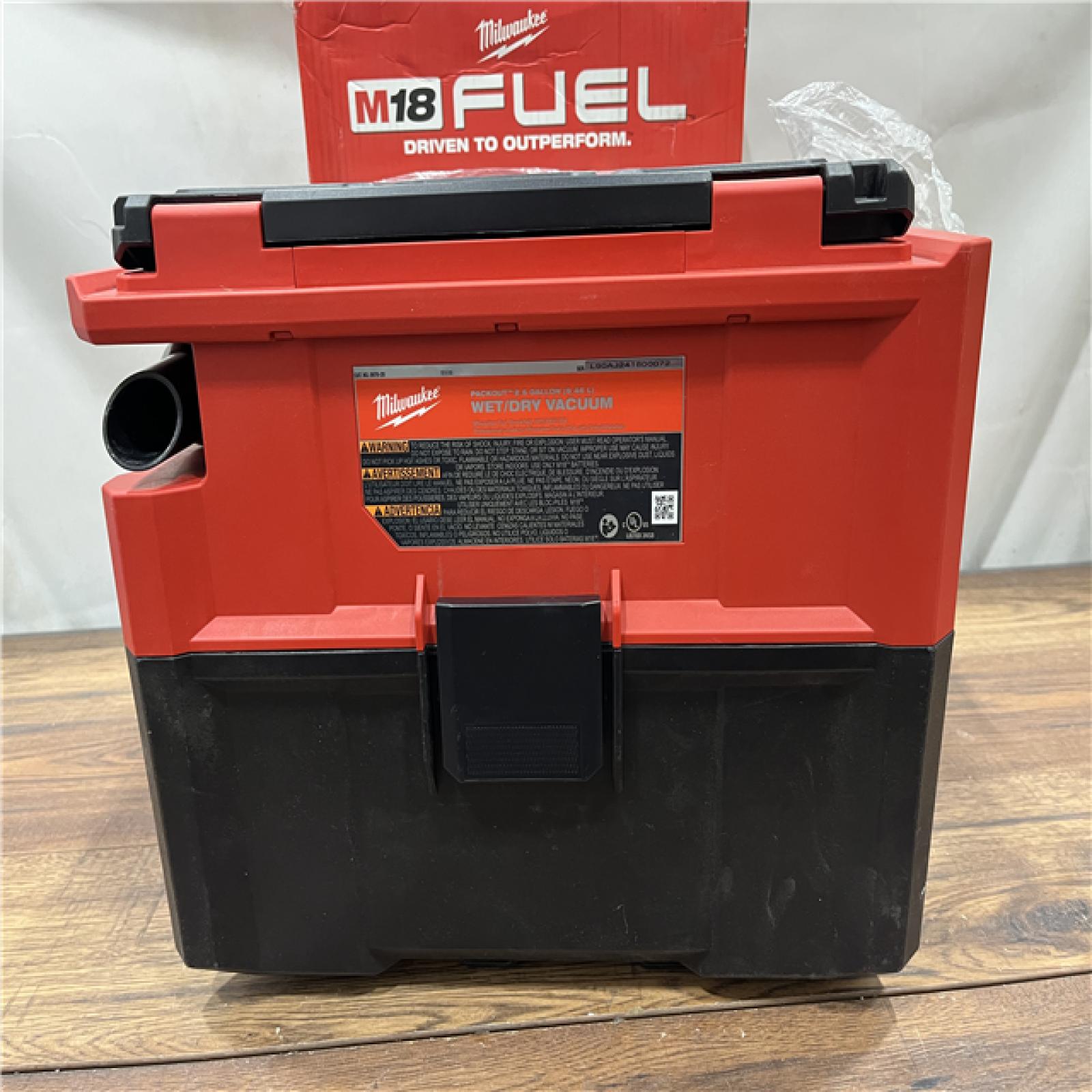 AS-IS MILWAUKEE M18 FUEL PACKOUT 18-Volt Lithium-Ion Cordless 2.5 Gal. Wet/Dry Vacuum (Vacuum-Only)