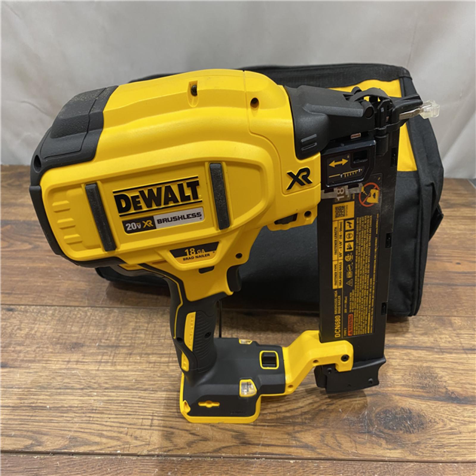 AS IS DEWALT 20V MAX XR 18 Gauge Brad Nailer Kit