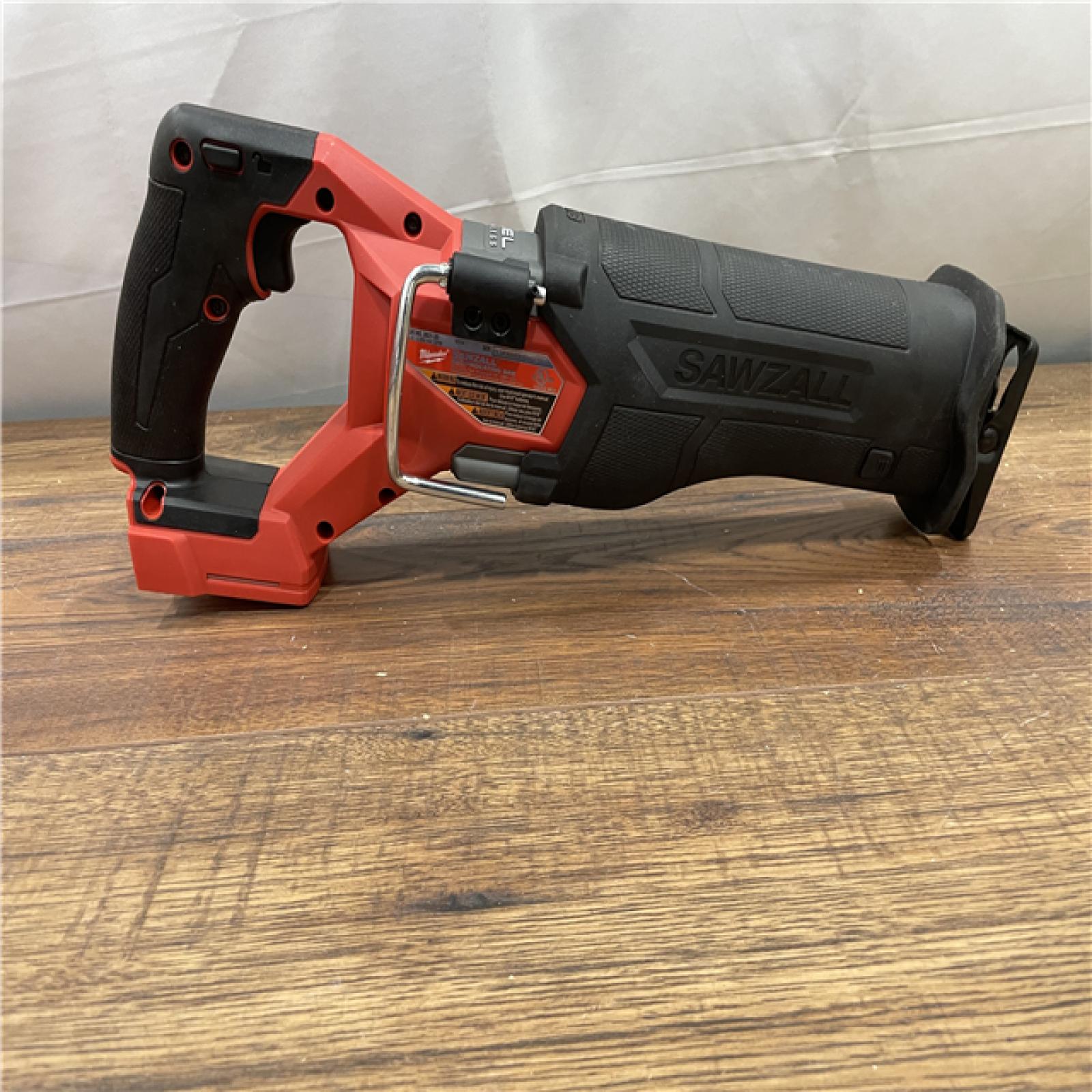 AS-IS Milwaukee M18 FUEL 18-V Lithium-Ion Brushless Cordless Sawzall Reciprocating Saw Kit with (1) FORGE 6.0Ah Battery