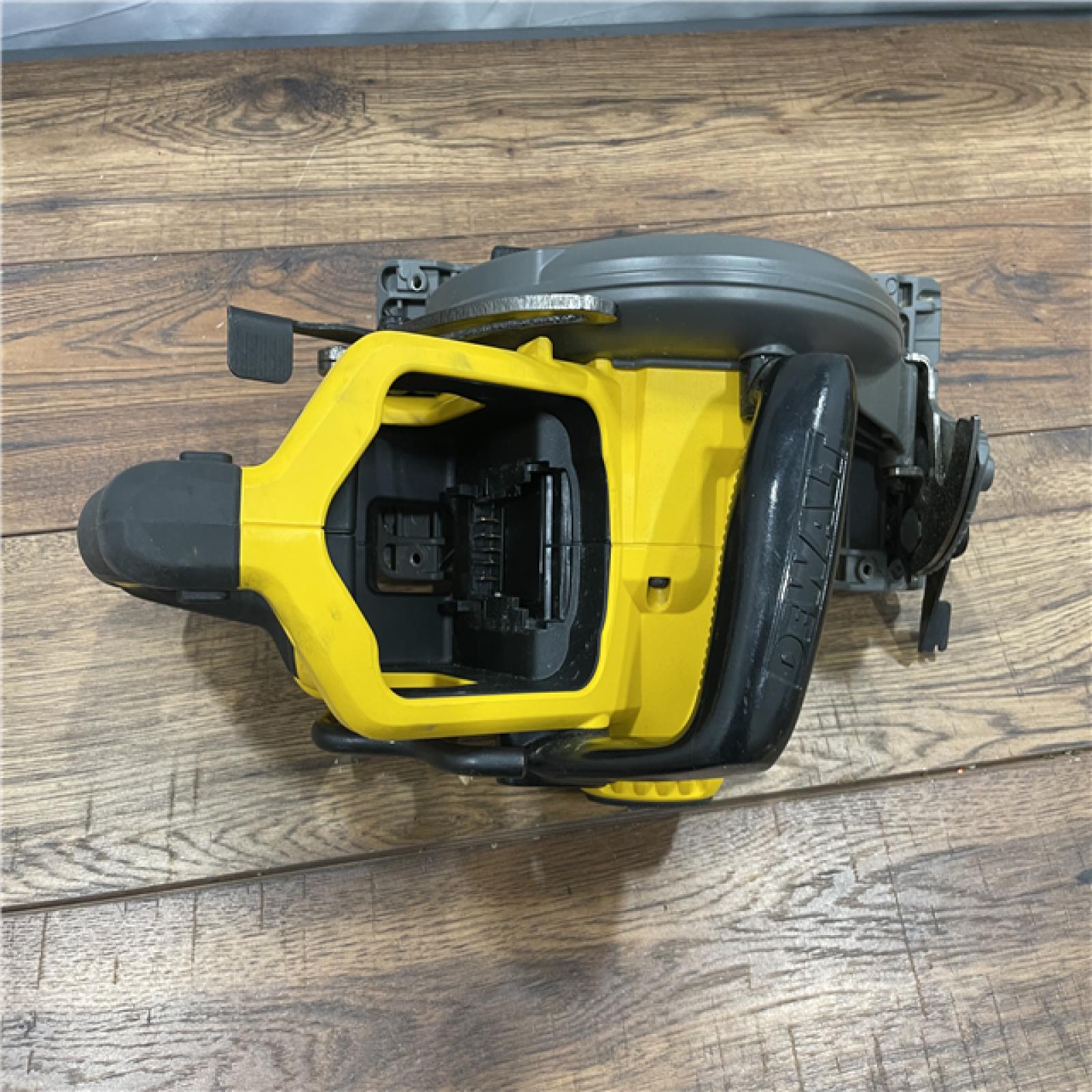 AS-IS DEWALT FLEXVOLT 60V MAX Cordless Brushless 7-1/4 in. Wormdrive Style Circular Saw (Tool Only)