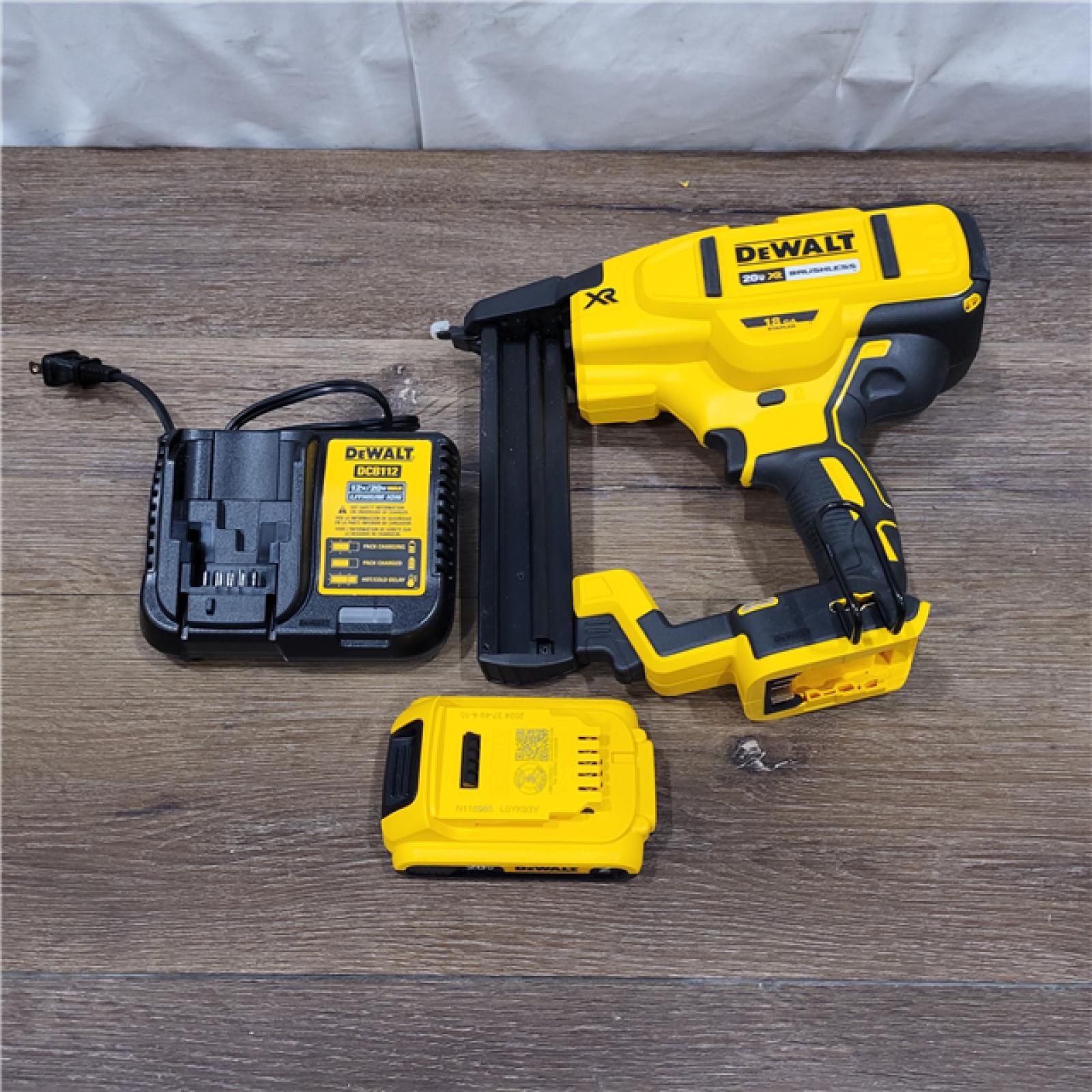 AS-IS DEWALT DCN681D1 20V 18Ga Stapler Kit