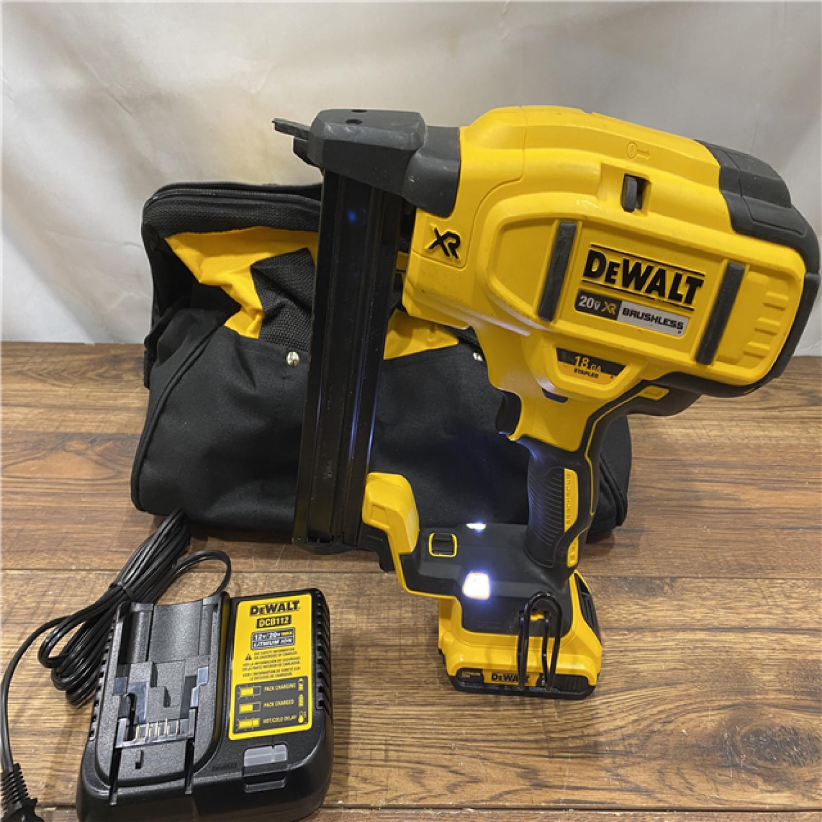 AS IS in Box DEWALT DCN681D1 20V 18Ga Stapler Kit