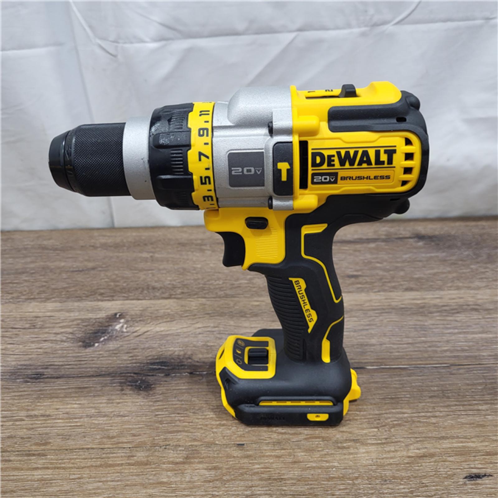 AS-IS Dewalt FLEXVOLT 20 Volt 1/2 in. Brushless Cordless Hammer Drill/Driver Kit (Battery & Charger)