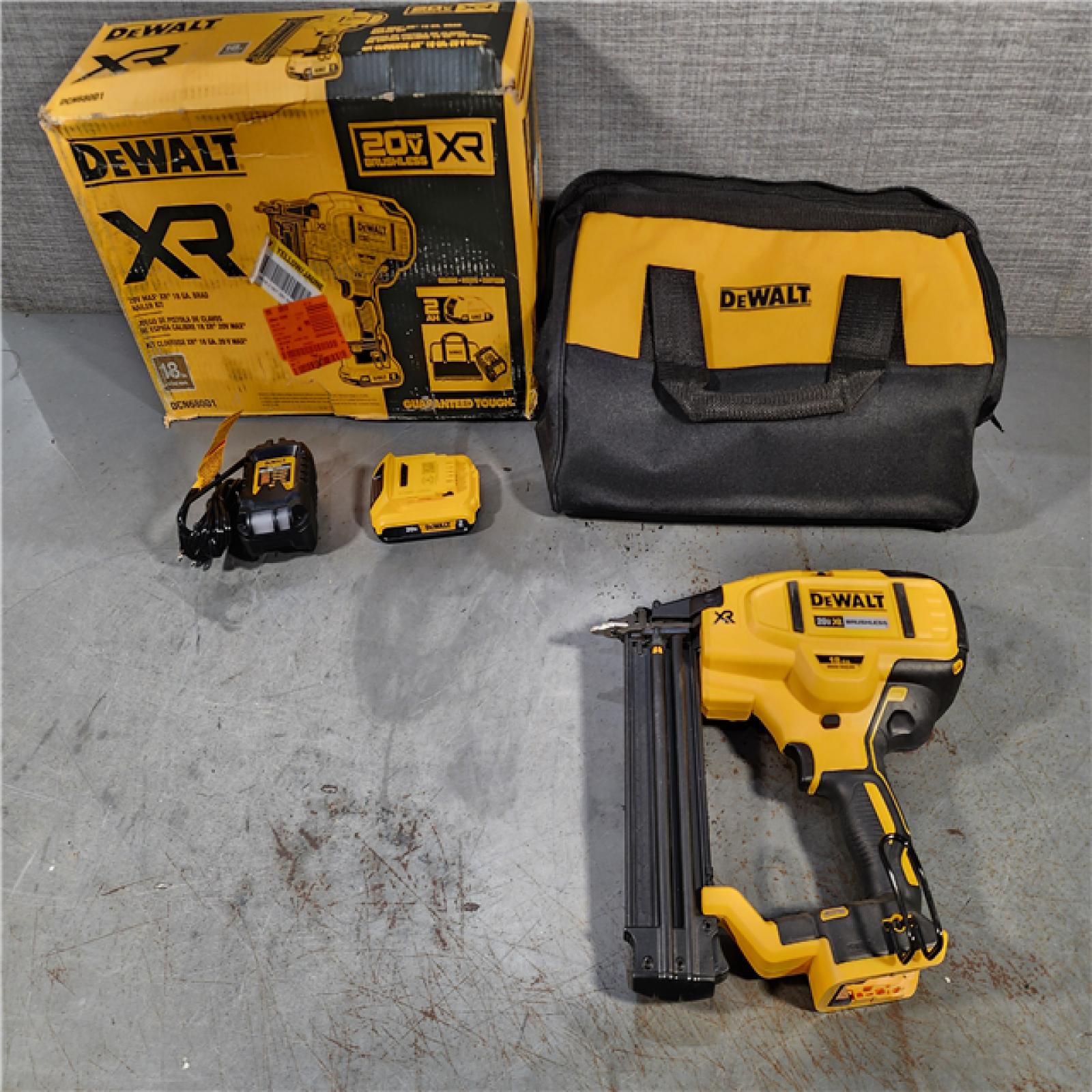 HOUSTON LOCATION - AS-IS DEWALT 20V MAX XR 18 Gauge Brad Nailer Kit