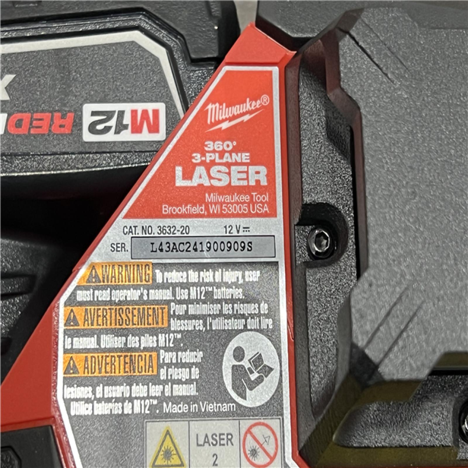 AS-IS Milwaukee-3632-21 M12 Green Beam Laser 360Â° 3-Plane Kit