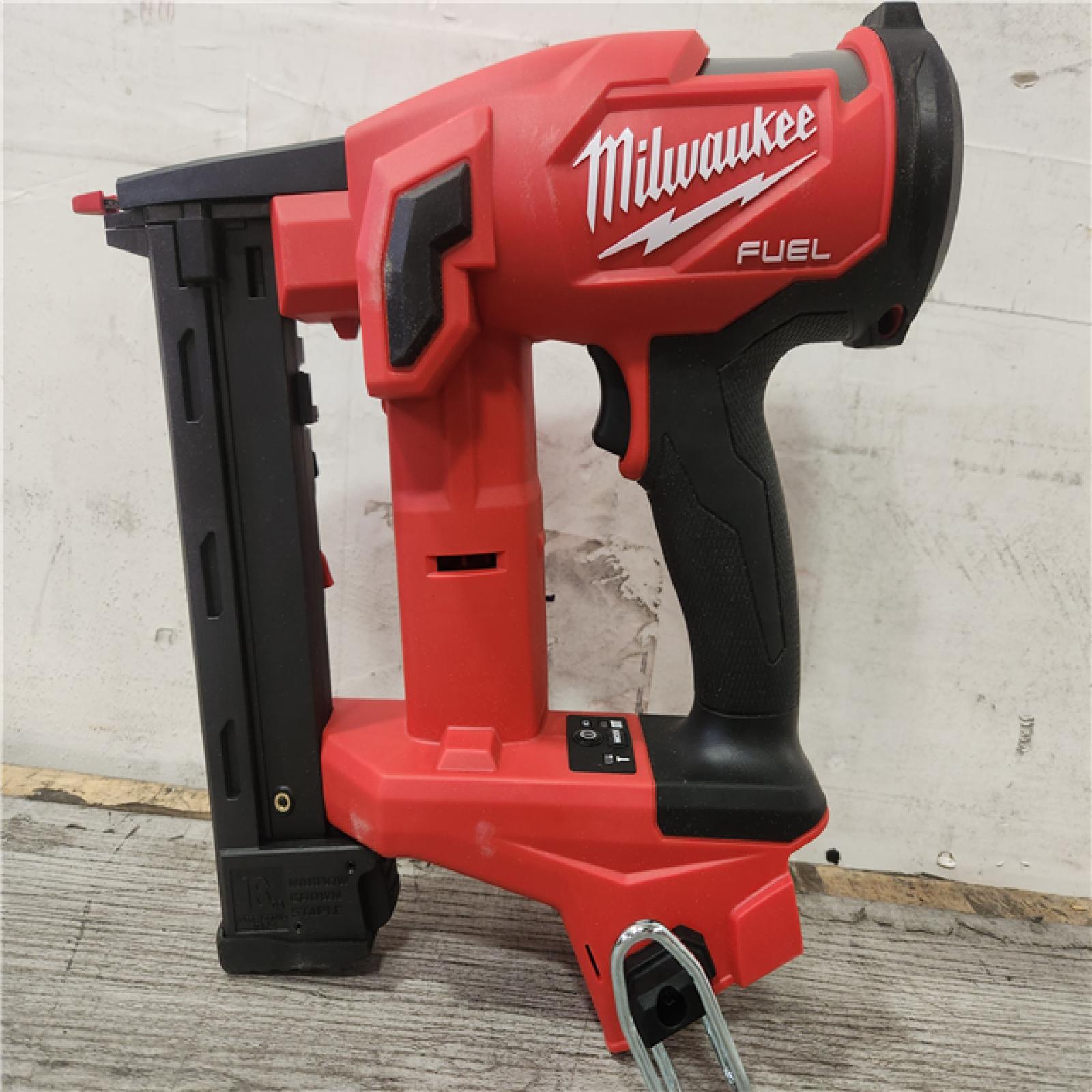 Phoenix Location New Milwaukee M18 FUEL 18-Volt Lithium-Ion Brushless Cordless 18-Gauge 1/4 in. Narrow Crown Stapler (Tool-Only)