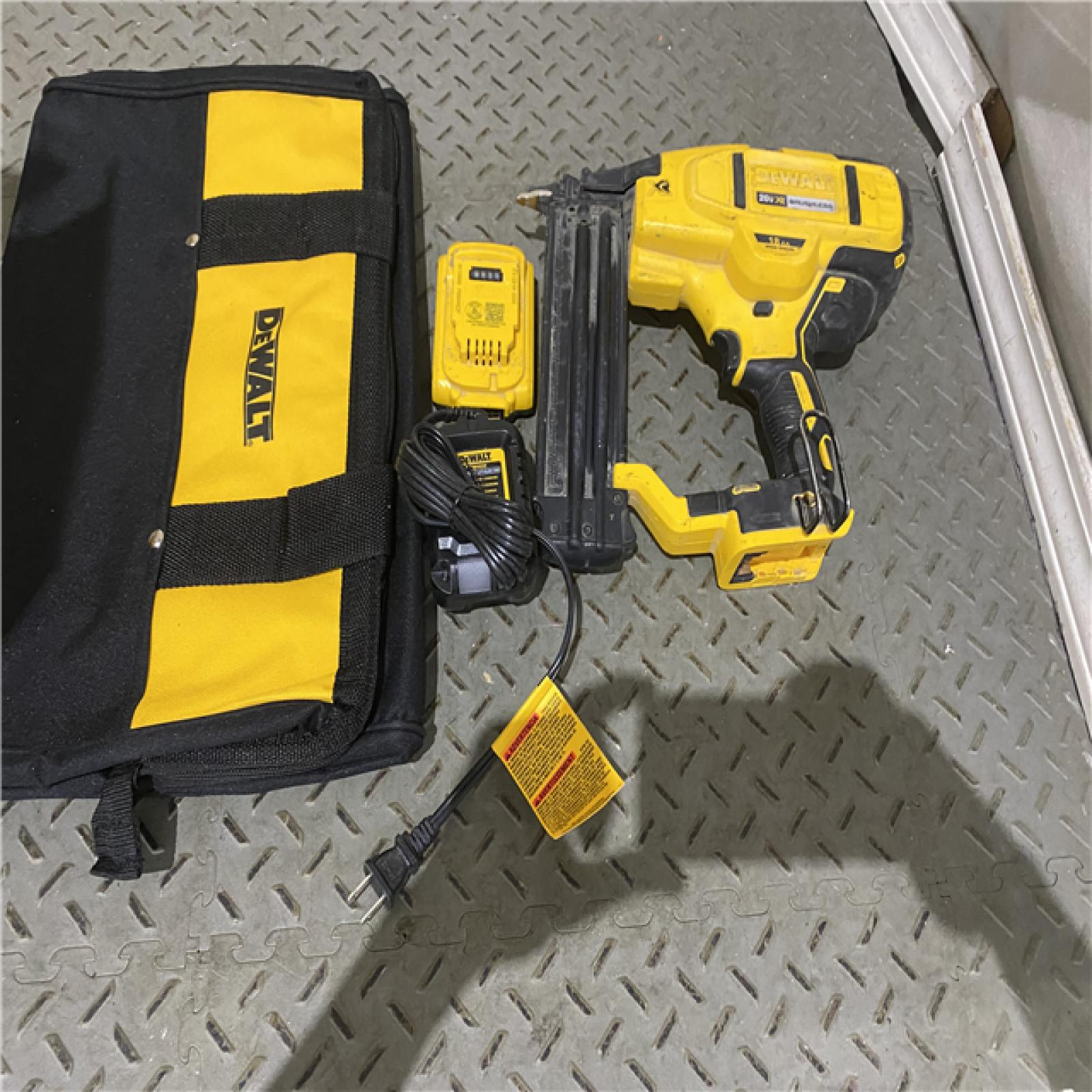 Houston location AS-IS DEWALT 20V MAX XR 18 Gauge Brad Nailer Kit