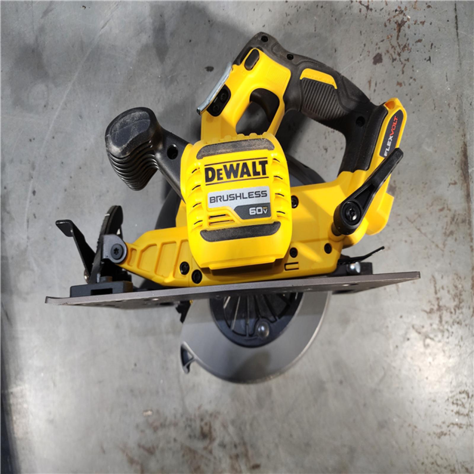 HOUSTON LOCATION - AS-IS DeWALT Flexvolt Max 7-1/4  60V Brushless Circular Saw DCS578B (Bare Tool)