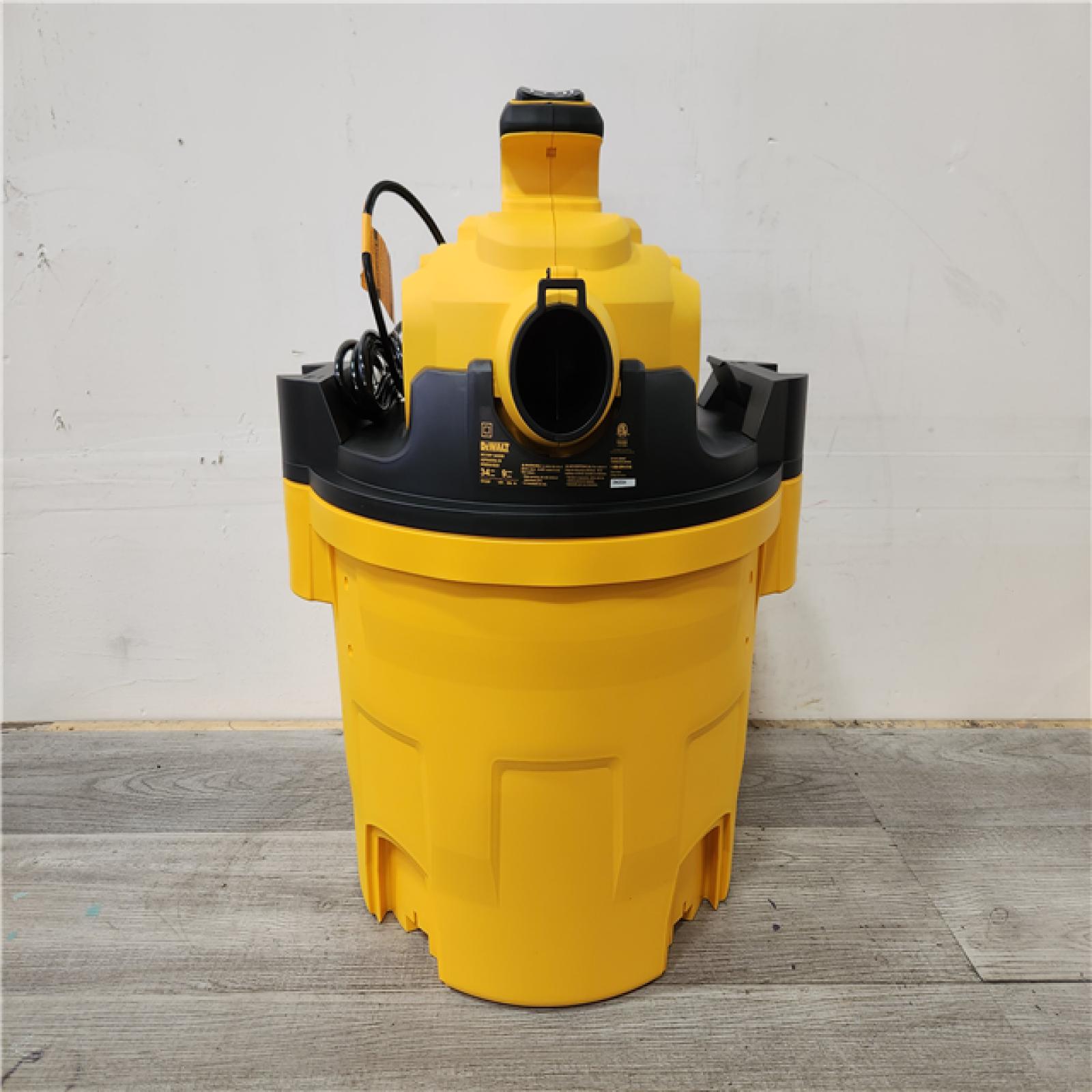 Phoenix Location DEWALT 9 Gal. 5-Peak HP Wet/Dry Vac with Detachable Blower, Filters, and Accessories