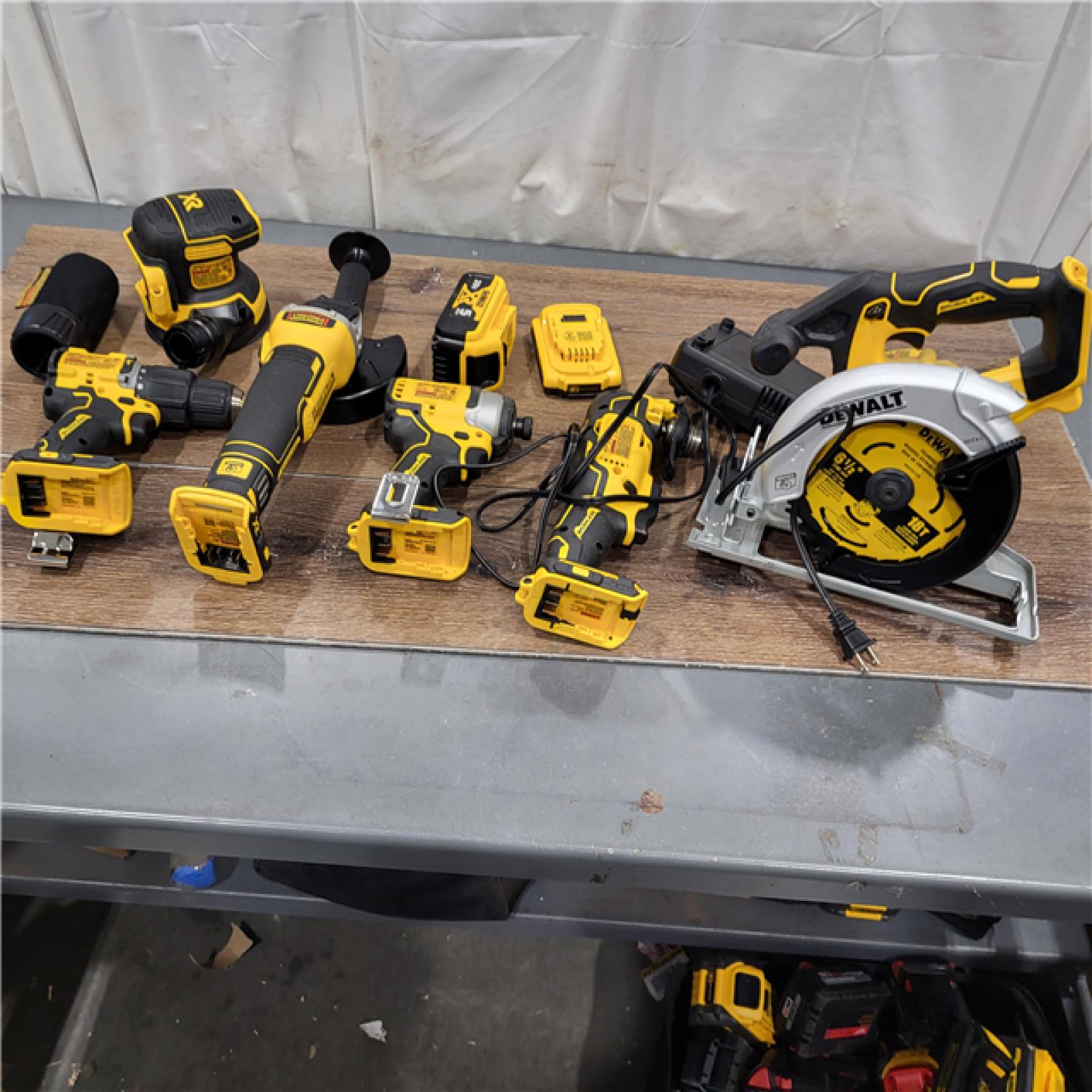 New AS-IS Dewalt 20-Volt MAX ToughSystem Lithium-Ion 6-Tool Cordless Combo Kit