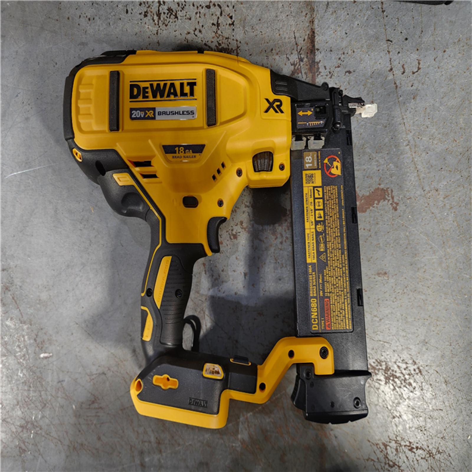 HOUSTON LOCATION - AS-IS DEWALT 20V MAX XR 18 Gauge Brad Nailer Kit