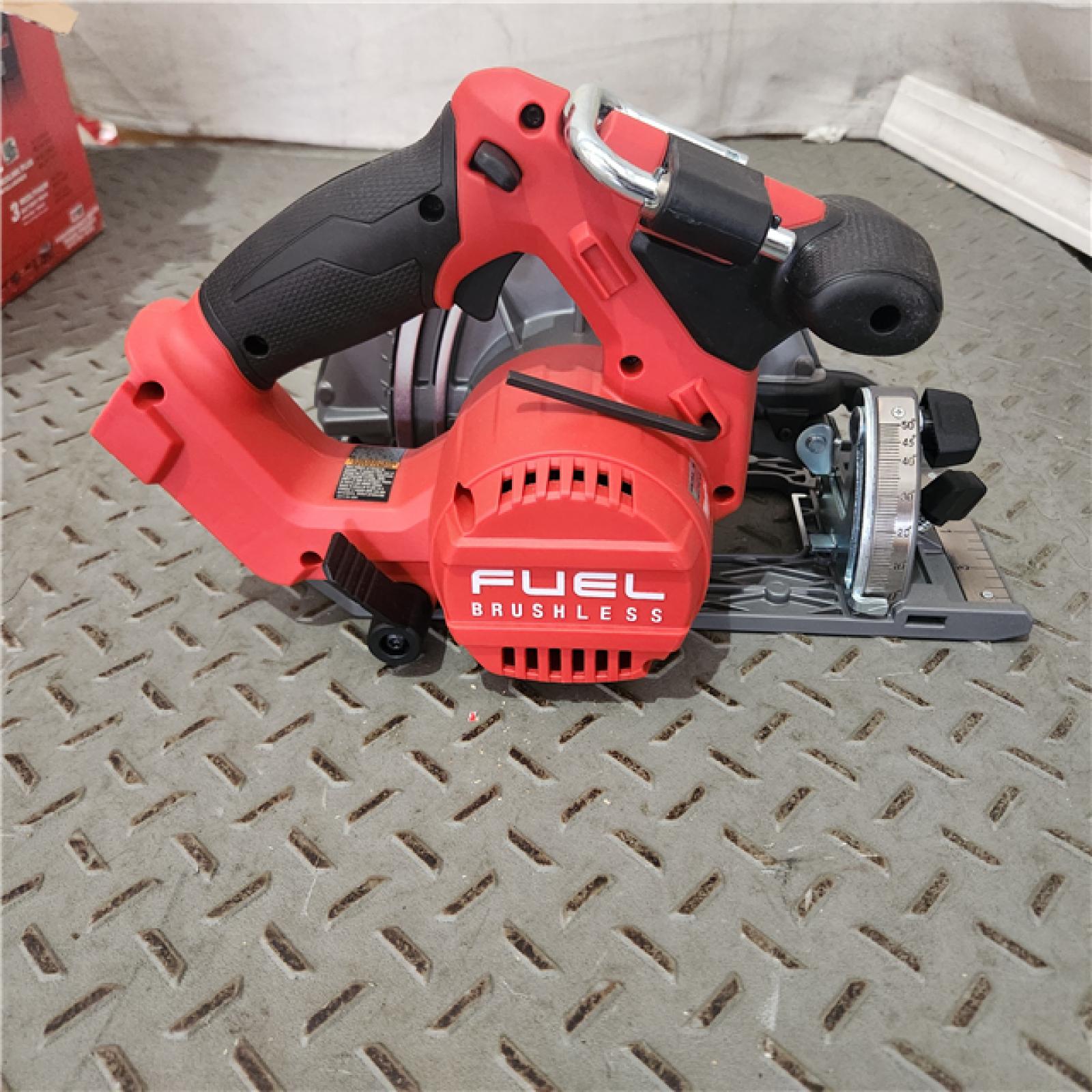 Houston location AS-IS  MILUWAKEE M18 FUEL 18V Lithium-Ion Brushless Cordless 6-1/2 in. Circular Saw (Tool-Only)