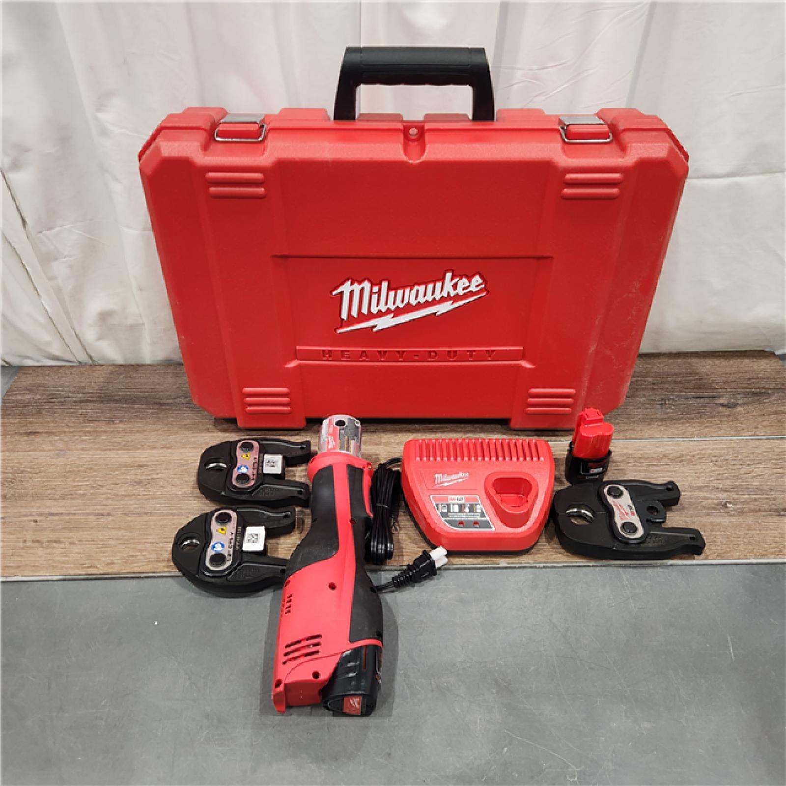 AS IS Milwaukee M12 Force Logic Press Tool 1/2 in. to 1 in. Kit