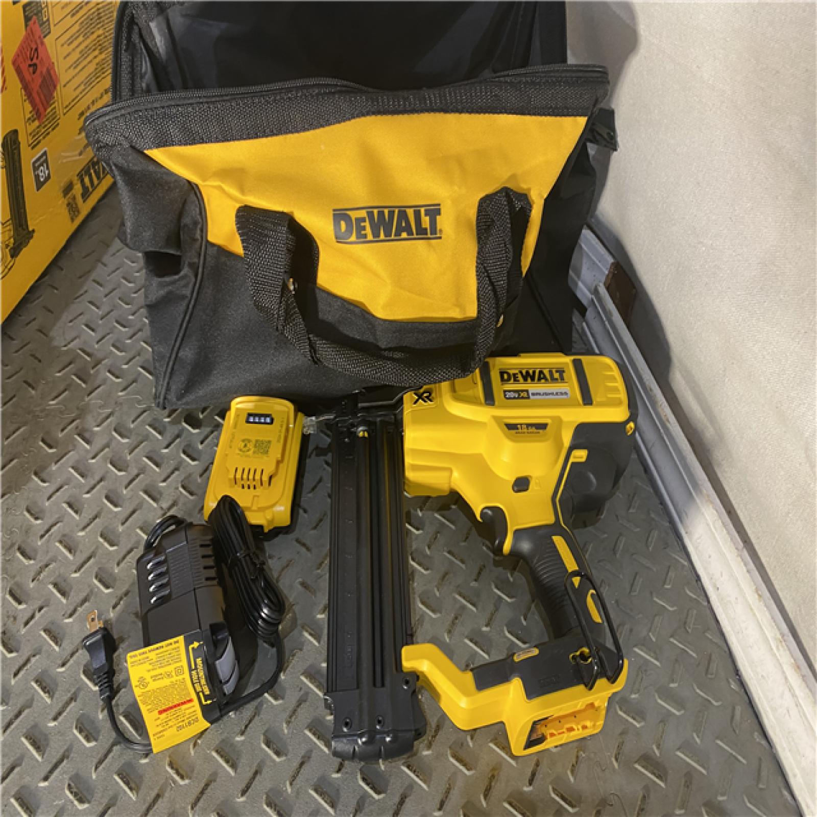 Houston location AS-IS DEWALT 20V MAX XR 18 Gauge Brad Nailer Kit