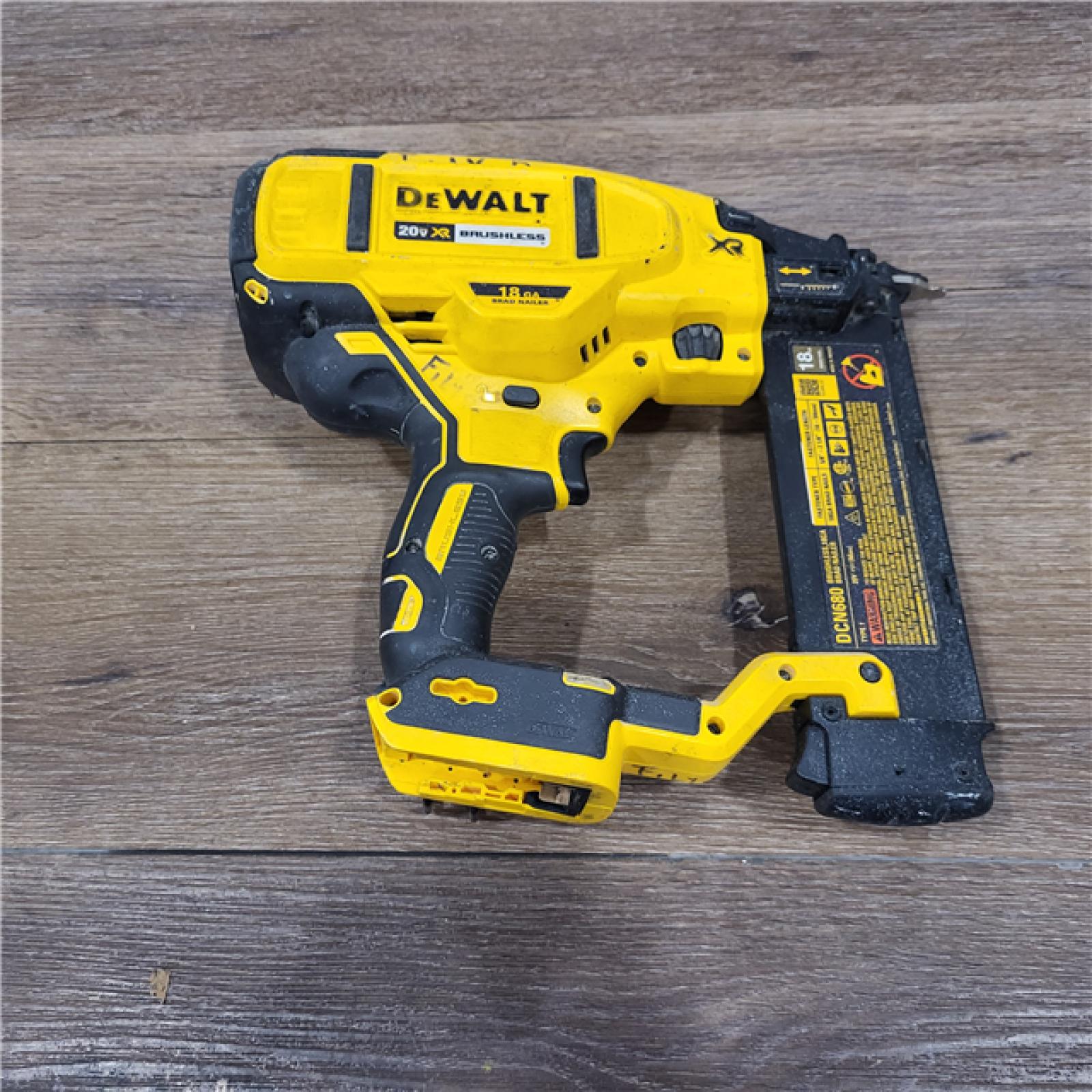 DEWALT 20V MAX XR 18 Gauge Brad Nailer