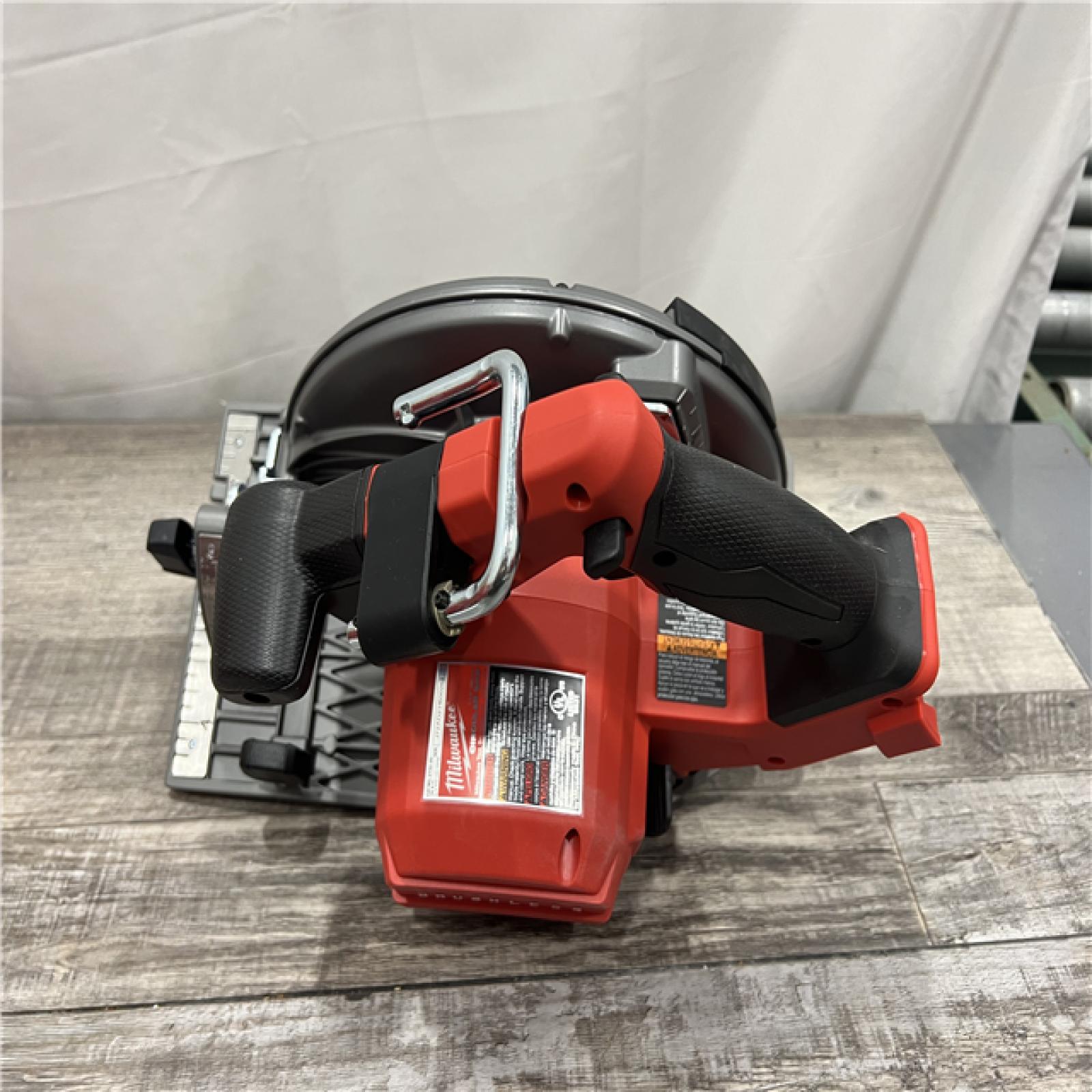 AS-IS MILWAUKEE M18 FUEL 18V Lithium-Ion Brushless Cordless 7-1/4 in. Circular Saw (Tool-Only)