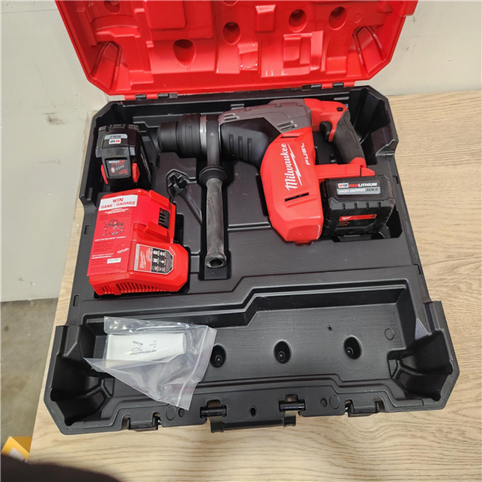 Phoenix Location Milwaukee M18 FUEL 18V Lithium-Ion Brushless Cordless 1-9/16 in. SDS-Max Rotary Hammer Kit w/ Two 8.0Ah Batteries & Hard Case 2717-22HD