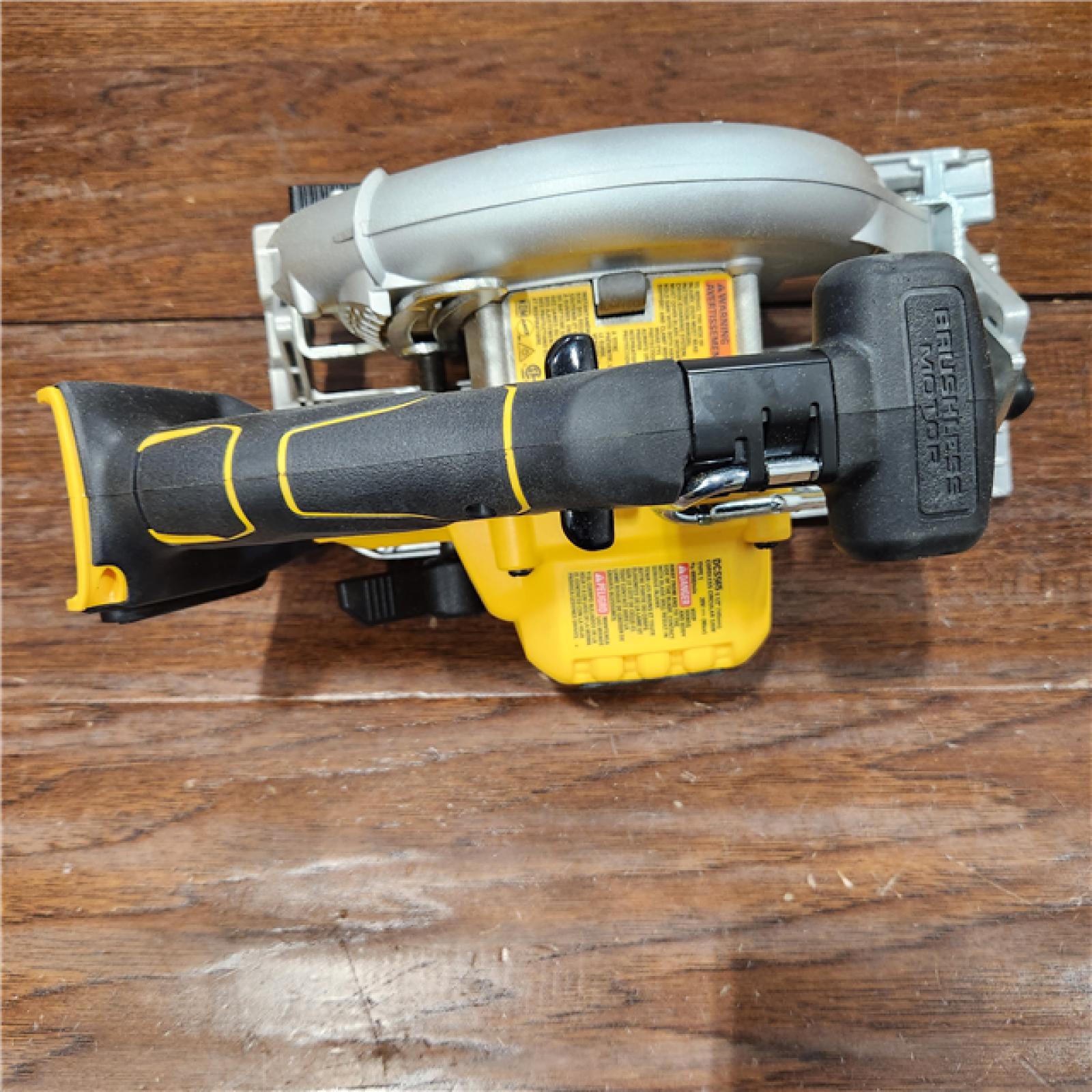 AS-IS DeWALT DCS565B 20V Max Brushless 6.5   Cordless Circular Saw