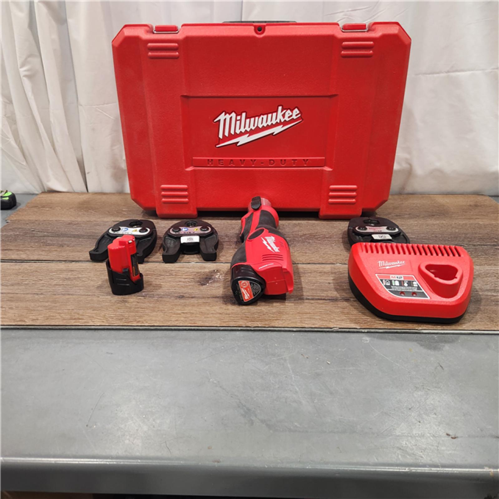 AS IS Milwaukee M12 Force Logic Press Tool 1/2 in. to 1 in. Kit