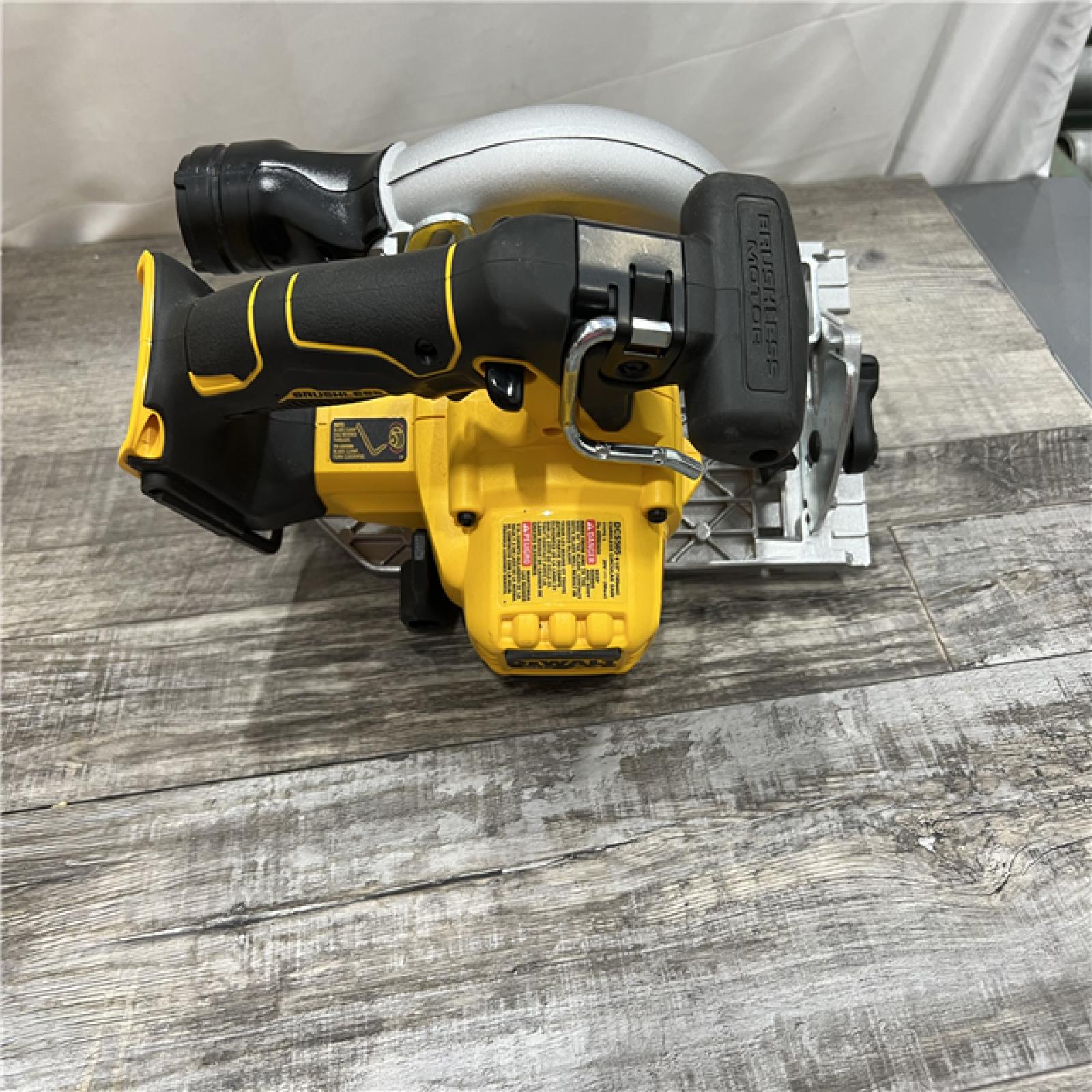 AS-IS DeWALT DCS565B 20V Max Brushless 6.5   Cordless Circular Saw