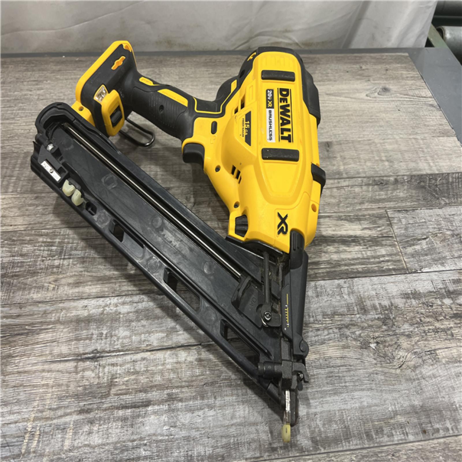 AS-IS DEWALT 20V MAX XR 15 Ga. Cordless 34 Deg Nailer 20 V