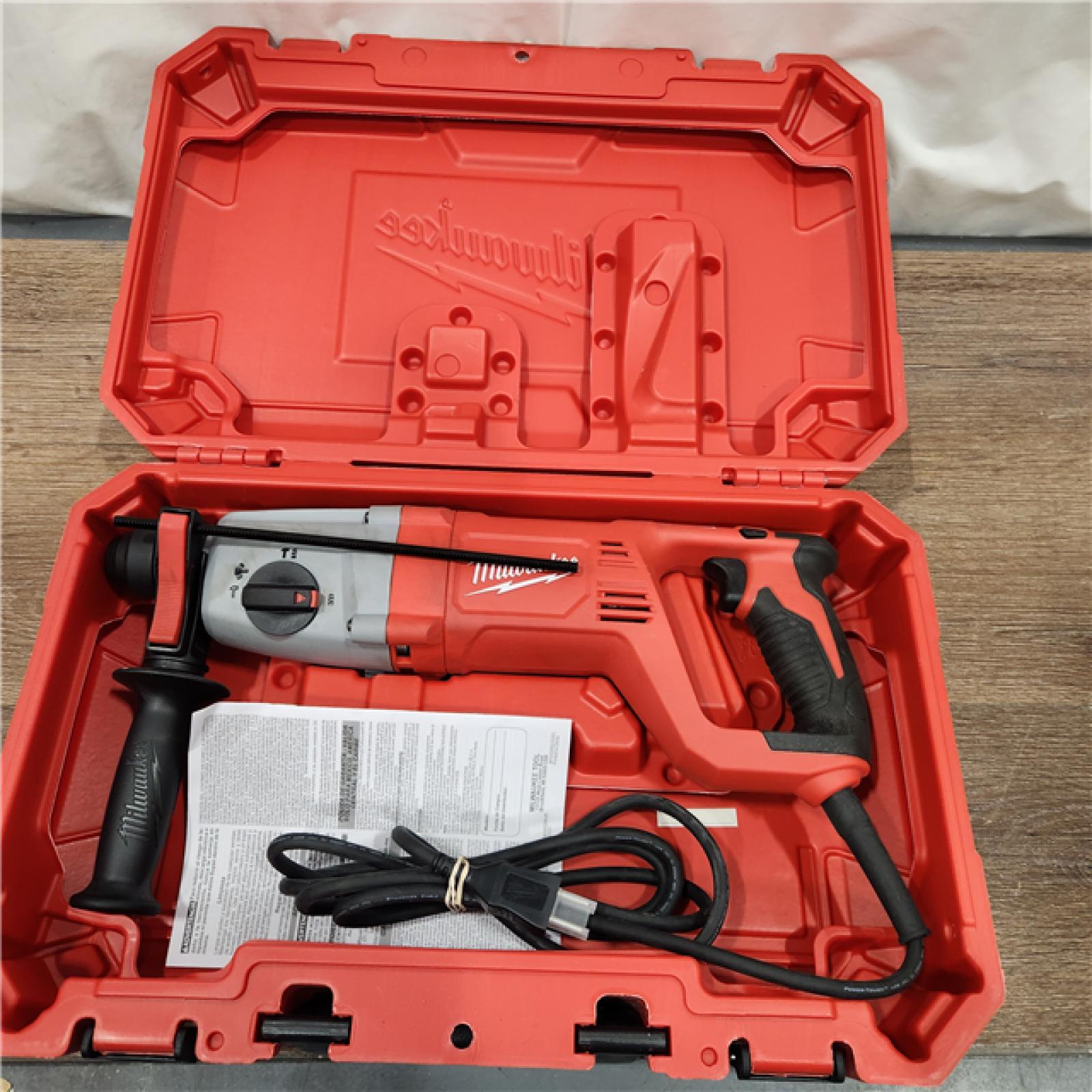 AS-IS Milwaukee 1 in. SDS Plus D-Handle Rotary Handle w/ Case