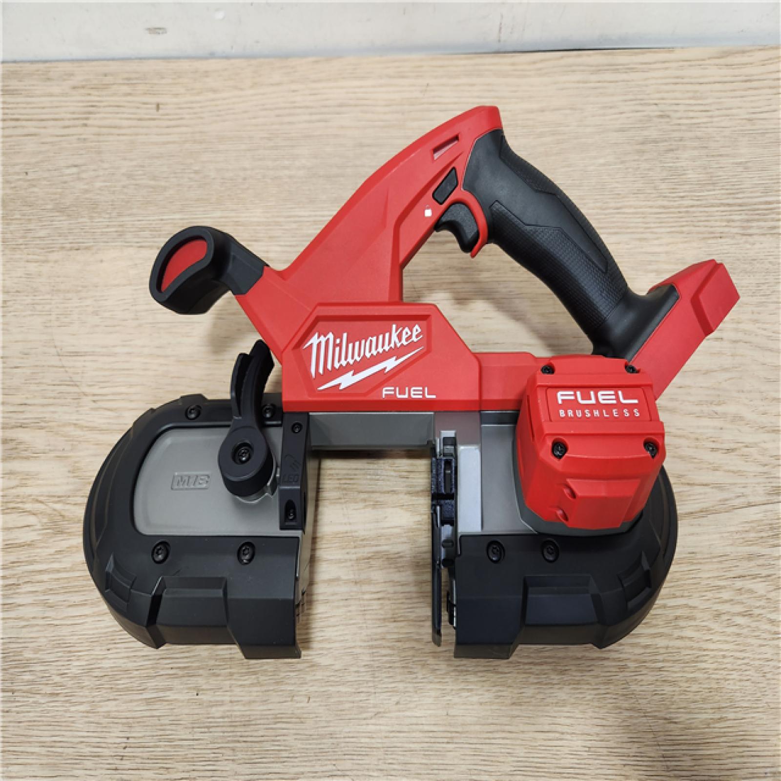 Phoenix Location Milwaukee M18 FUEL 18V Lithium-Ion Brushless Cordless Compact Bandsaw (Tool-Only