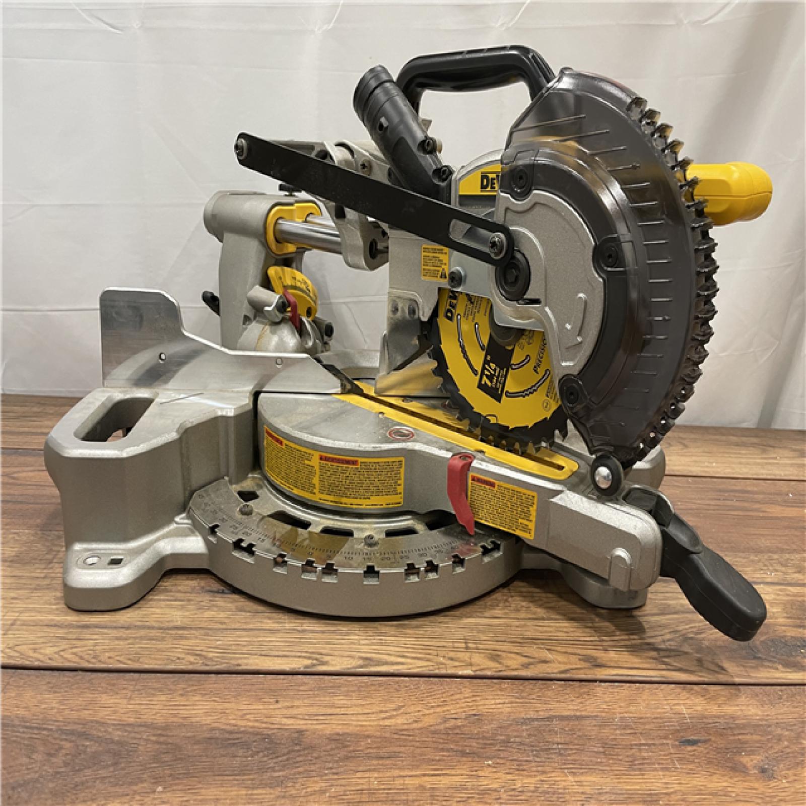 AS-IS DEWALT 20-Volt MAX Lithium-Ion Cordless 7-1/4 in. Miter Saw (Tool Only)