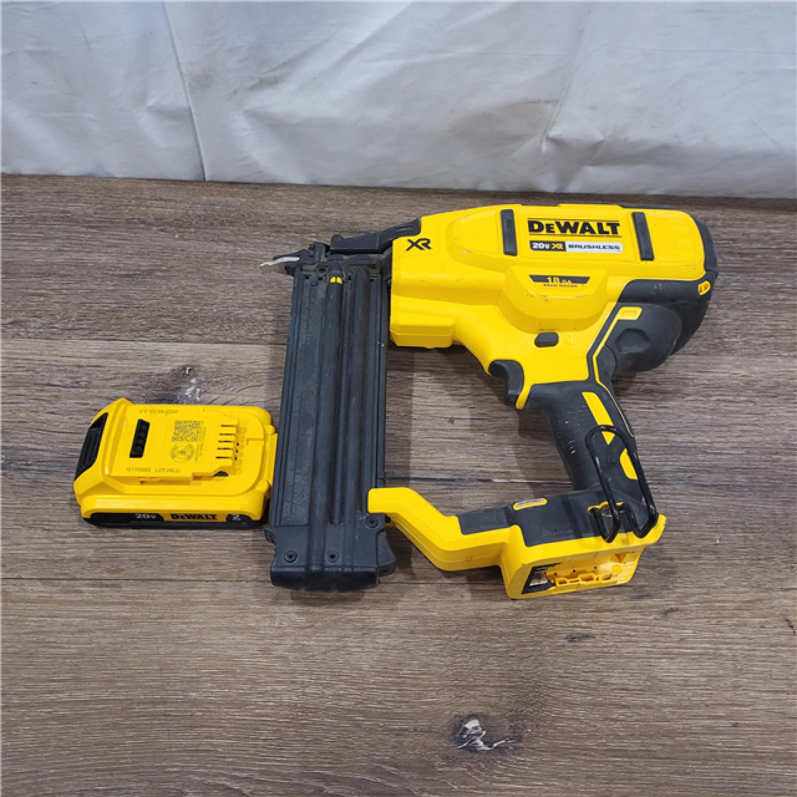 AS-IS DEWALT 20V MAX XR 18 Gauge Brad Nailer Kit