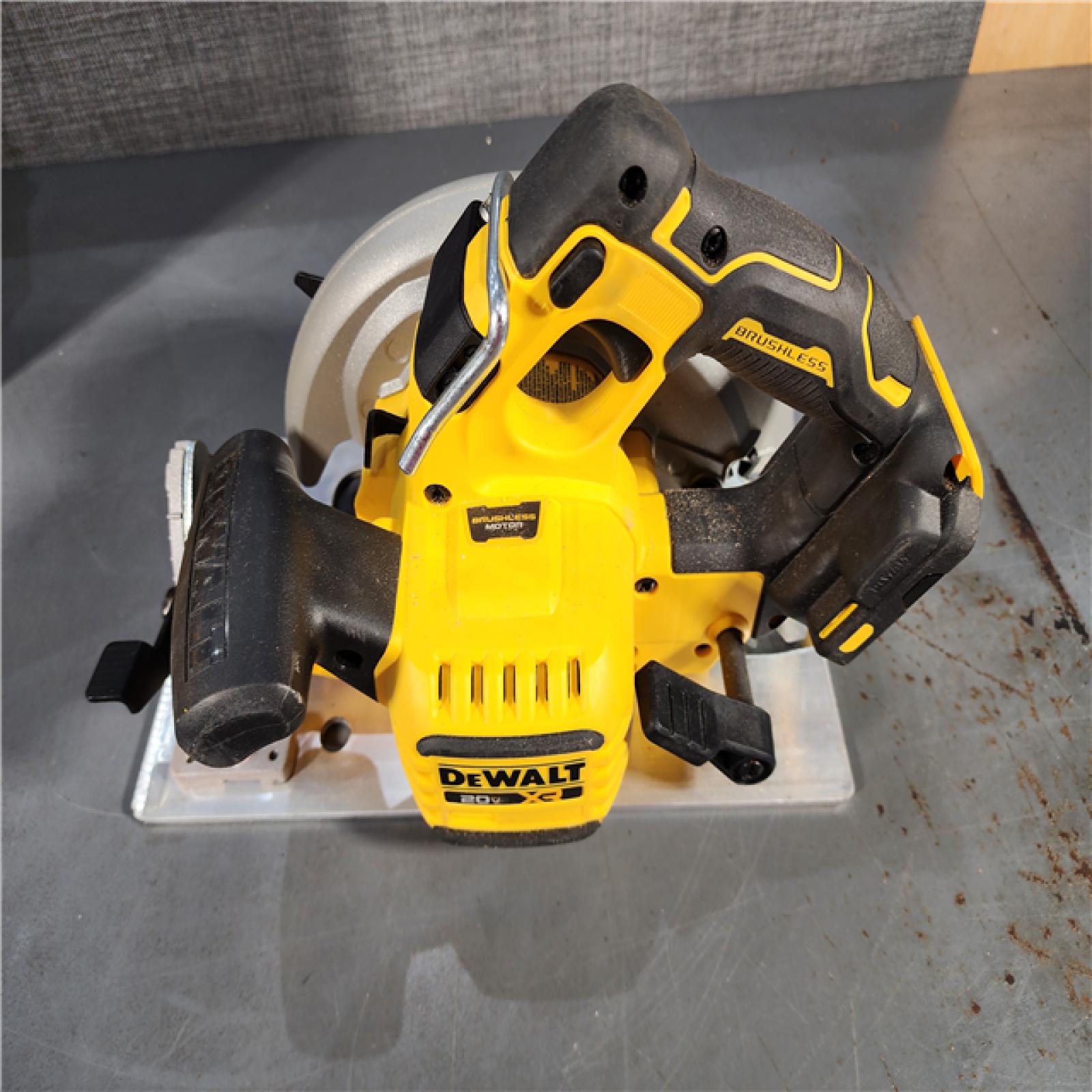 HOUSTON LOCATION - AS-IS DEWALT 20-Volt MAX 7-1/4 in. Cordless Circular Saw (Tool Only)