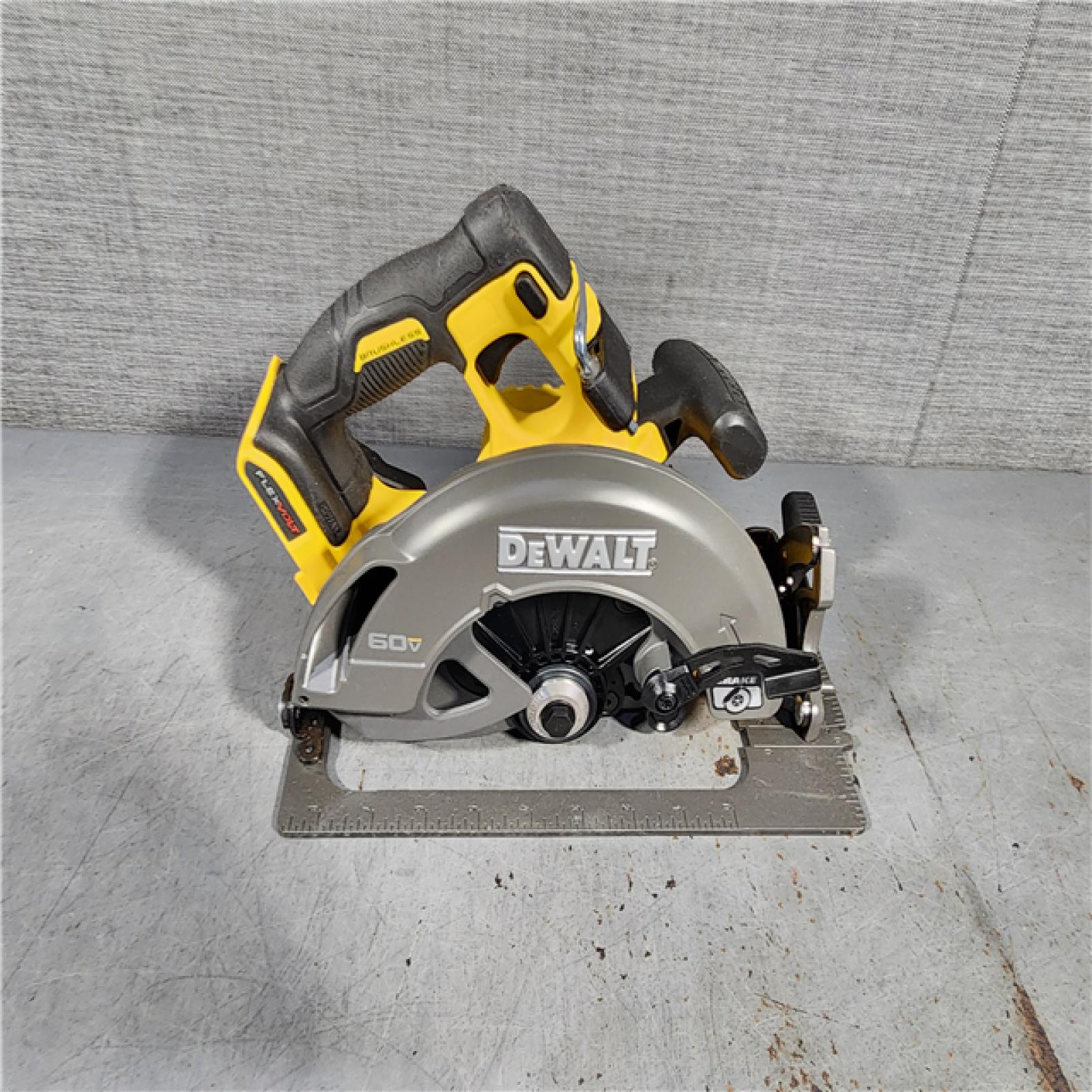 HOUSTON LOCATION - AS-IS DeWALT Flexvolt Max 7-1/4  60V Brushless Circular Saw DCS578B (Bare Tool)