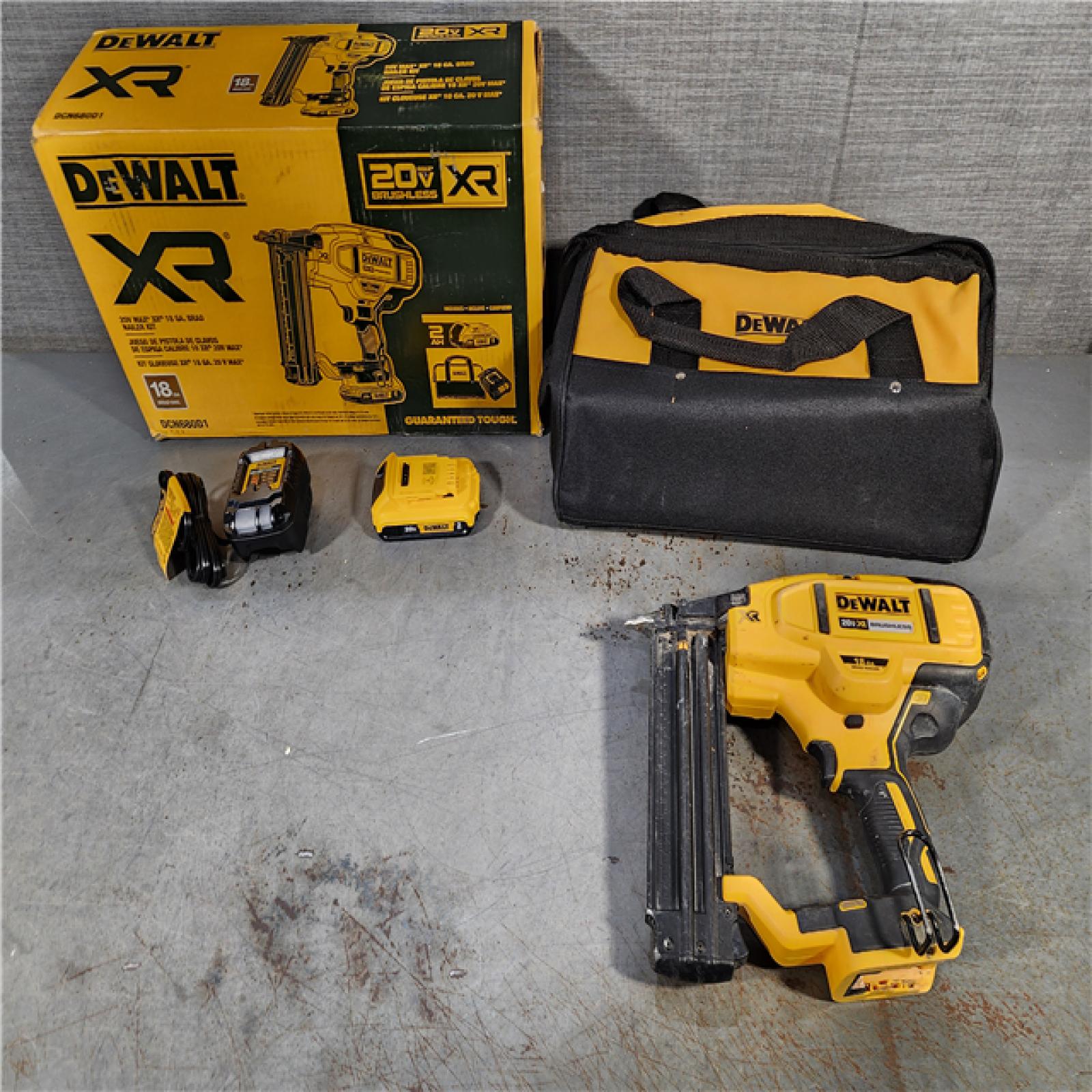 HOUSTON LOCATION - AS-IS DEWALT 20V MAX XR 18 Gauge Brad Nailer Kit