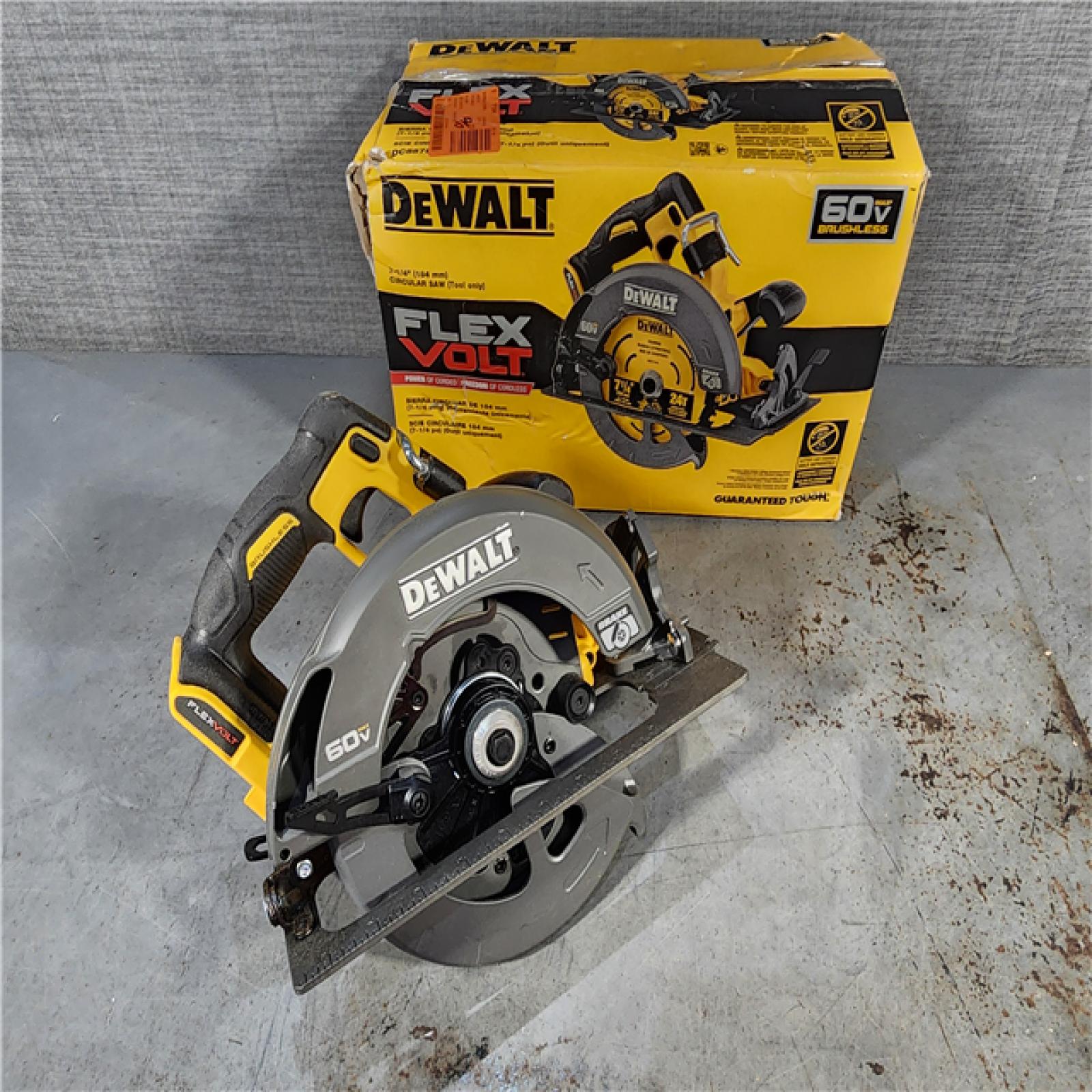 HOUSTON LOCATION - AS-IS DeWALT Flexvolt Max 7-1/4  60V Brushless Circular Saw DCS578B (Bare Tool)