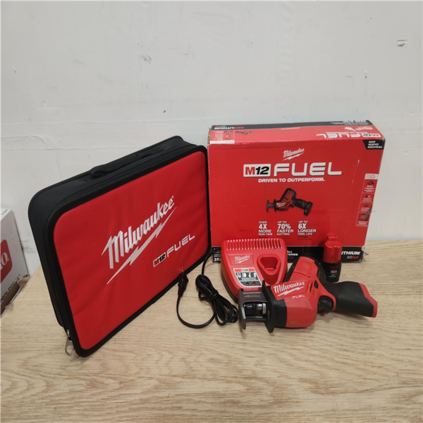 Phoenix Location Milwaukee M12 FUEL 12V Lithium-Ion Brushless Cordless HACKZALL Reciprocating Saw Kit w/ One 4.0Ah Batteries Charger & Tool Bag